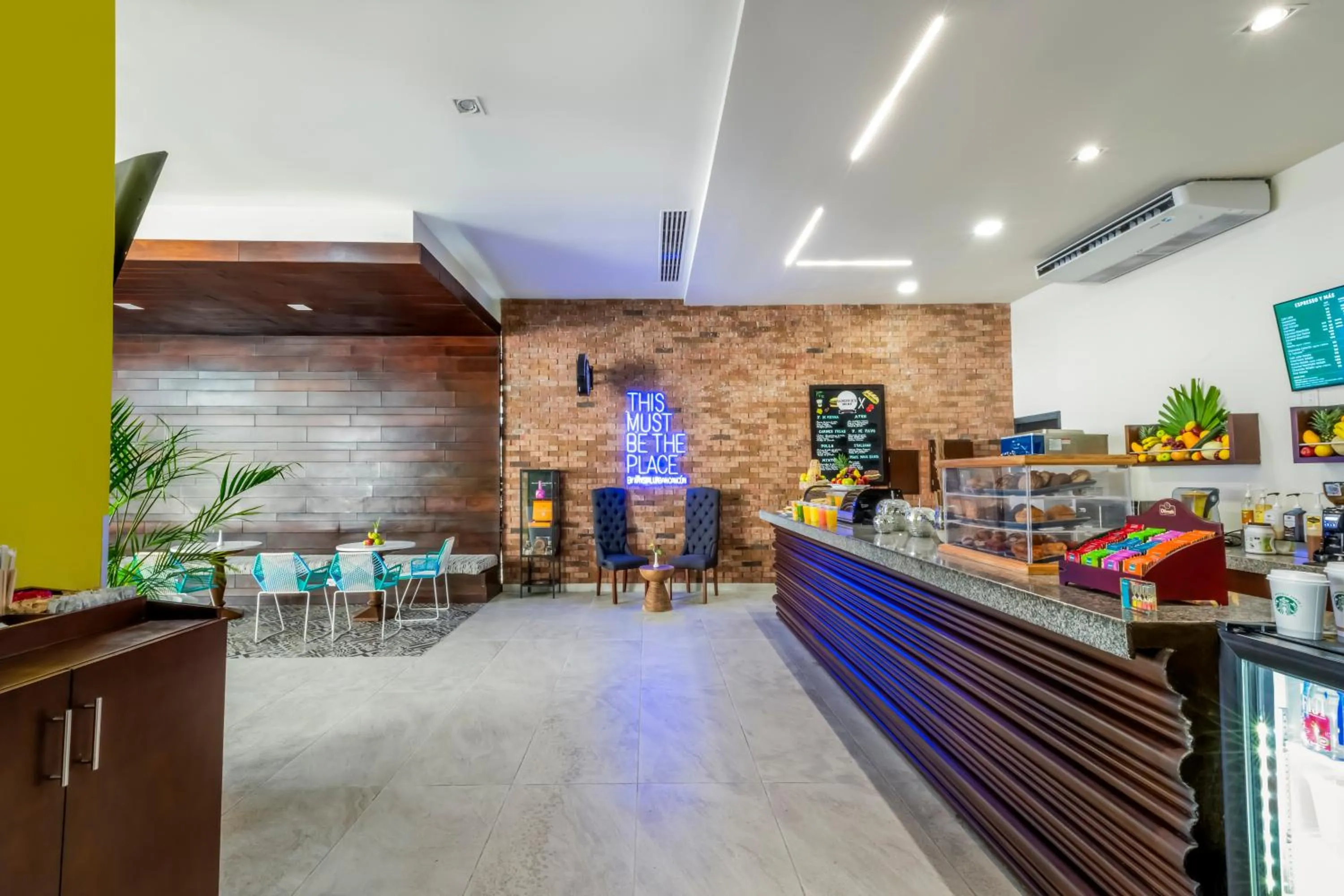 Lounge or bar in Krystal Urban Cancun & Beach Club