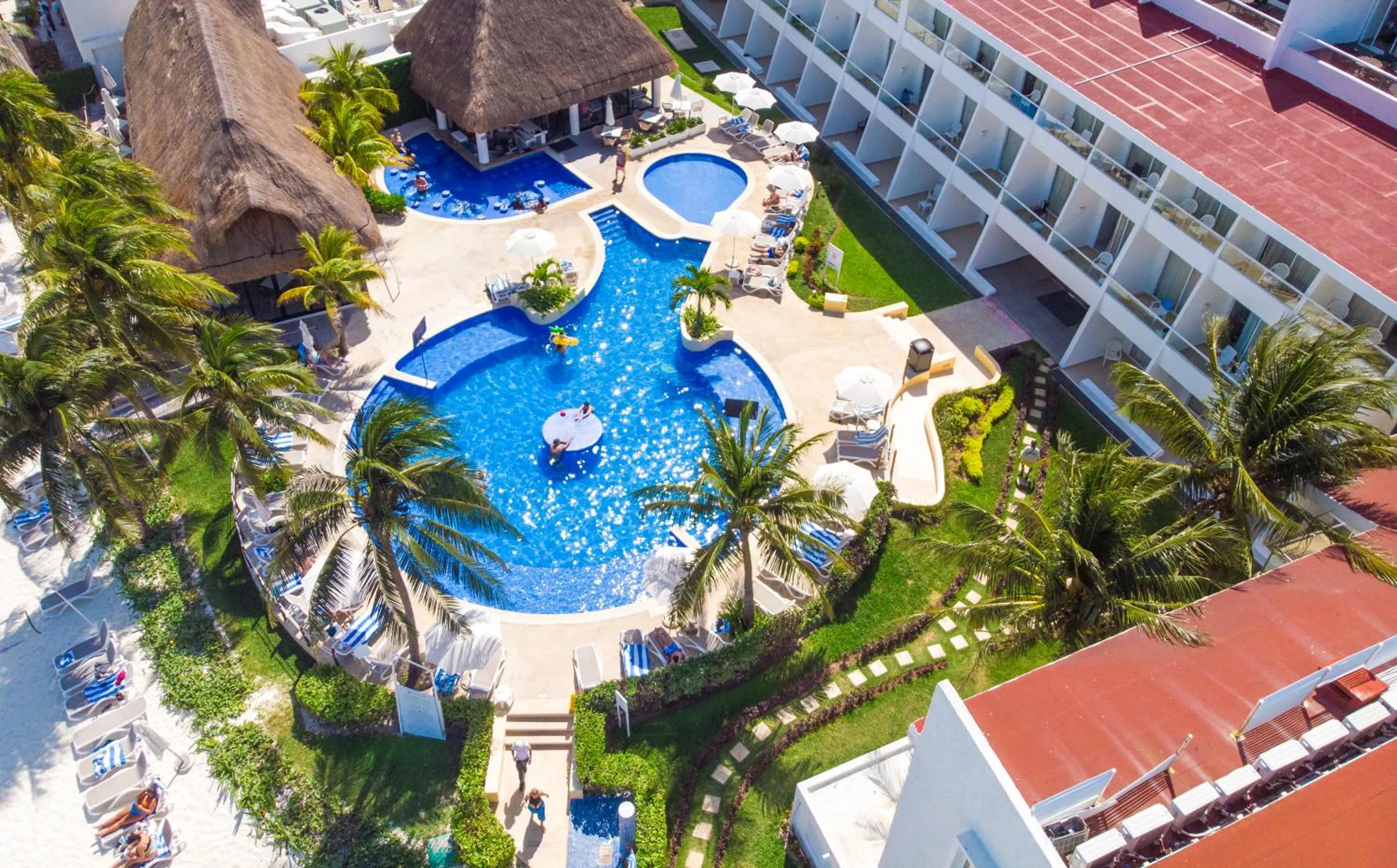 Swimming pool in Cancun Bay All Inclusive Hotel
