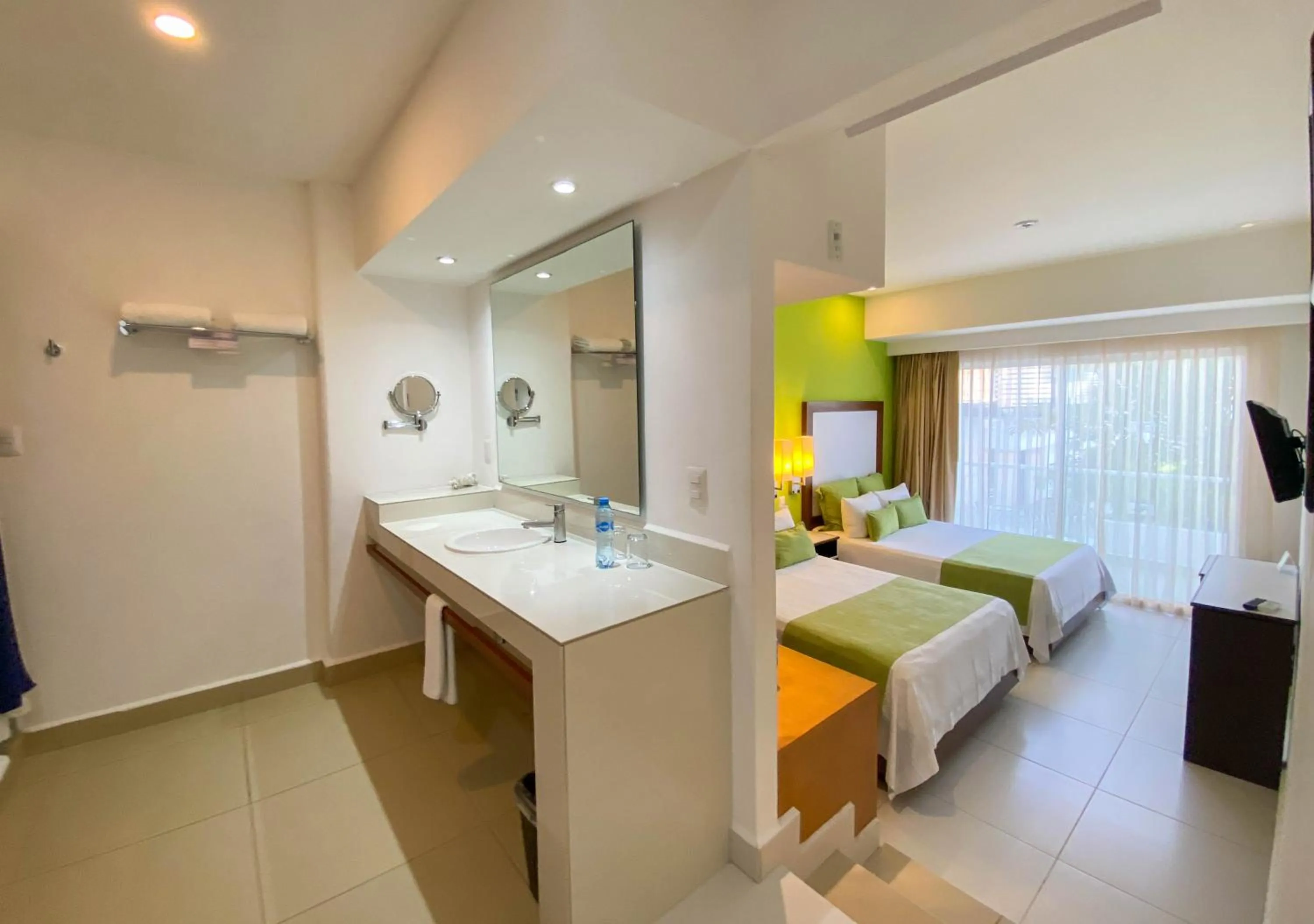 Bathroom, Bed in Cancun Bay All Inclusive Hotel