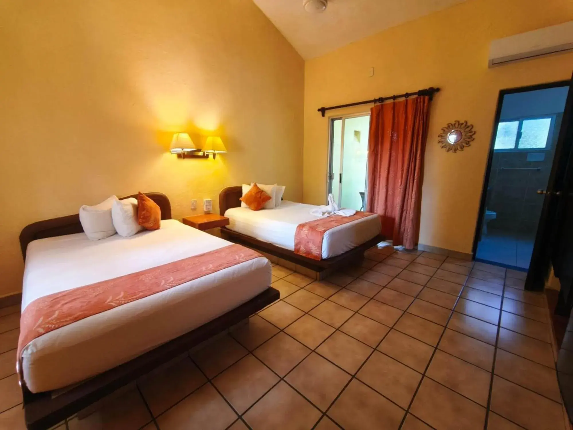 Deluxe Twin Room in Hotel LunaSol Deluxe Twin Room in Hotel LunaSol