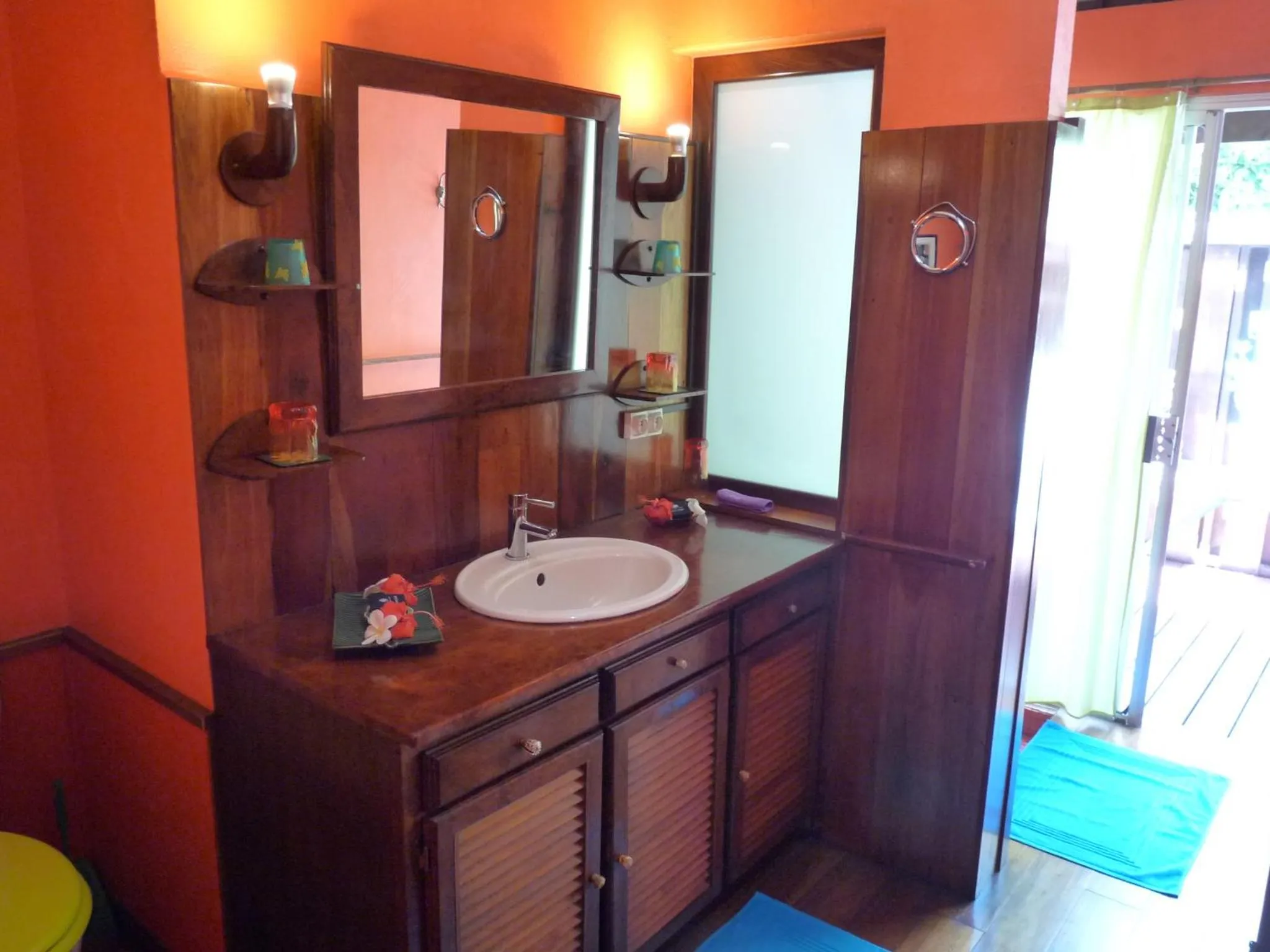 Bathroom in Poerani Moorea