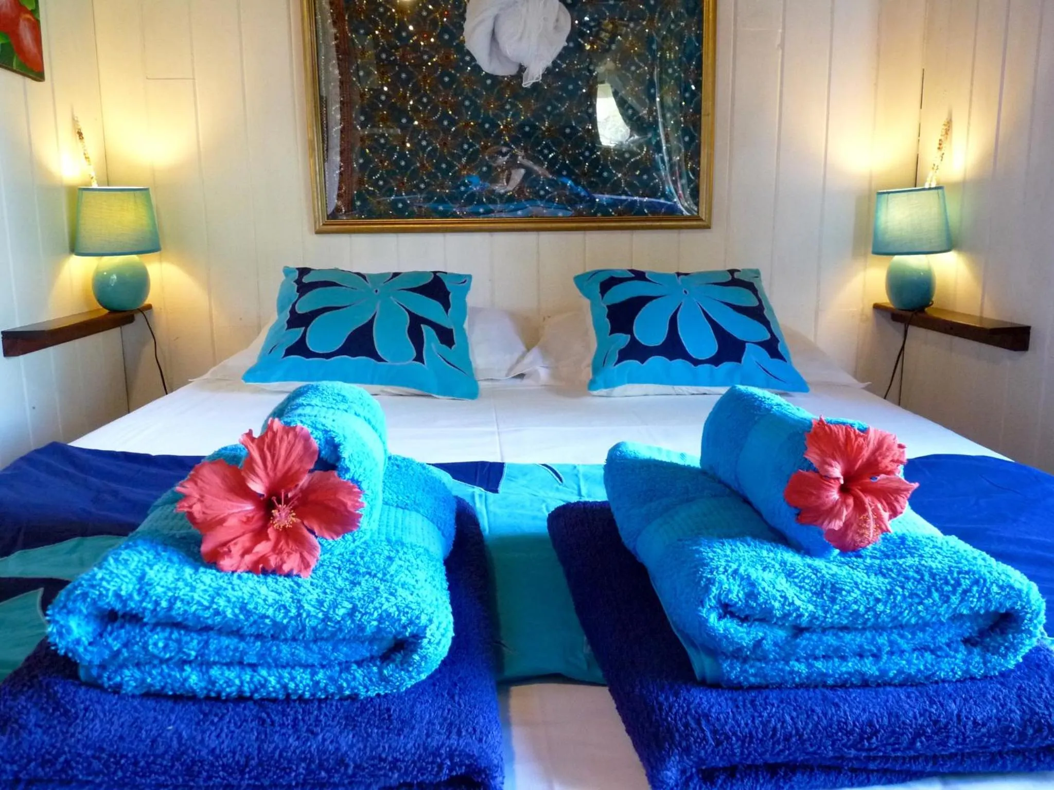 Photo of the whole room, Bed in Poerani Moorea