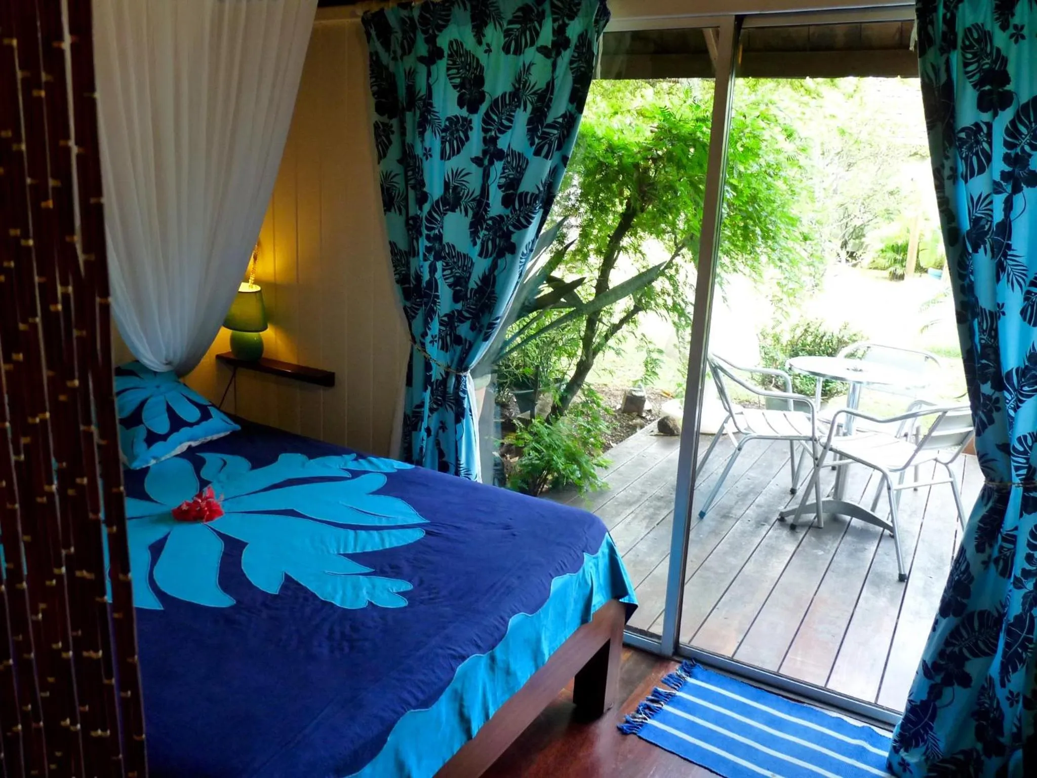 Photo of the whole room, Bed in Poerani Moorea