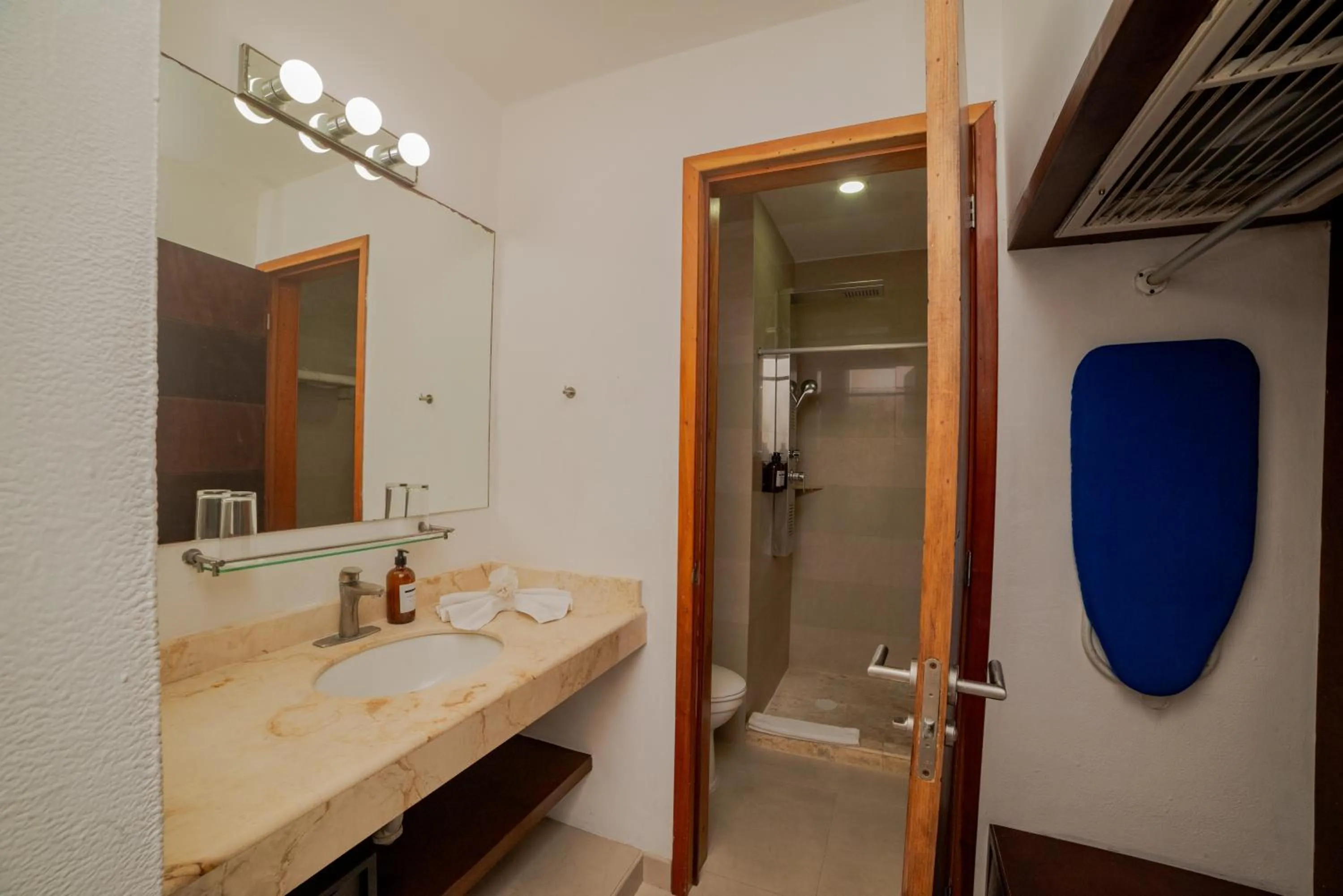 Bathroom in Hotel Bahia Chac Chi