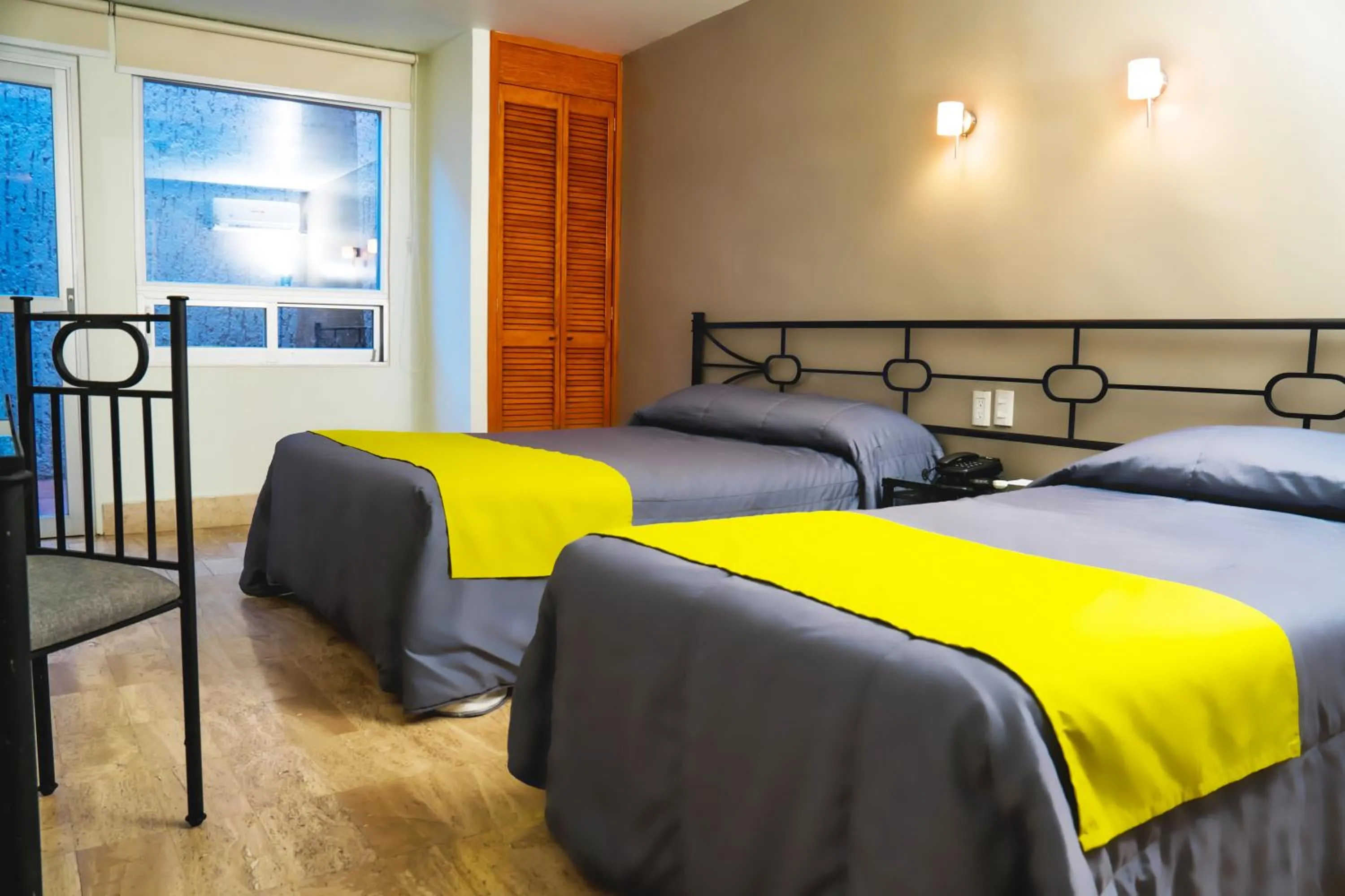 Bedroom, Bed in Hotel Arboledas Expo