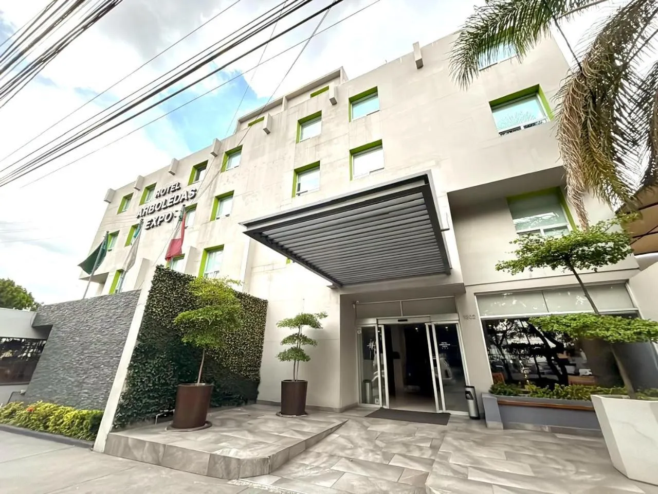 Facade/entrance in Hotel Arboledas Expo