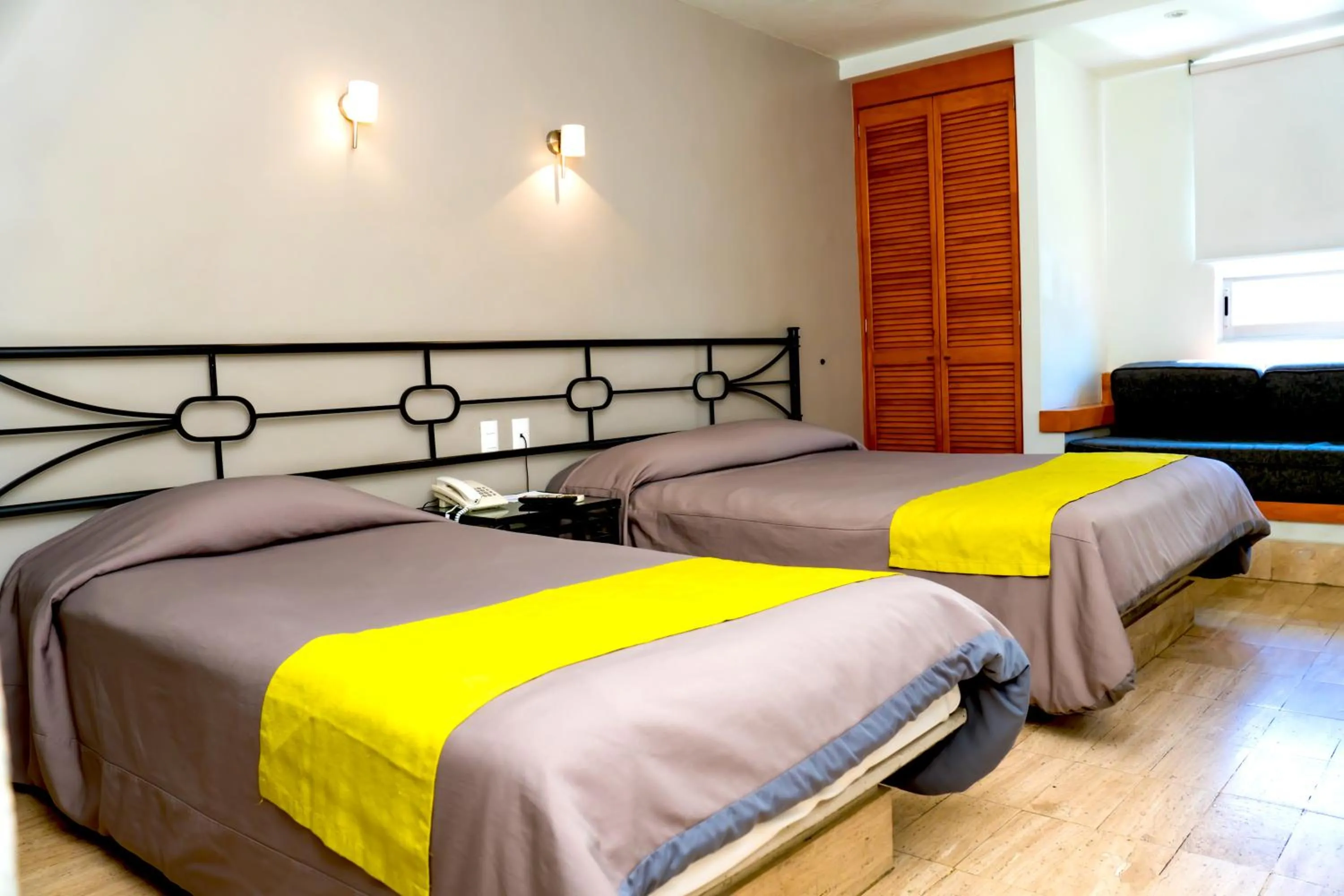 Bedroom, Bed in Hotel Arboledas Expo