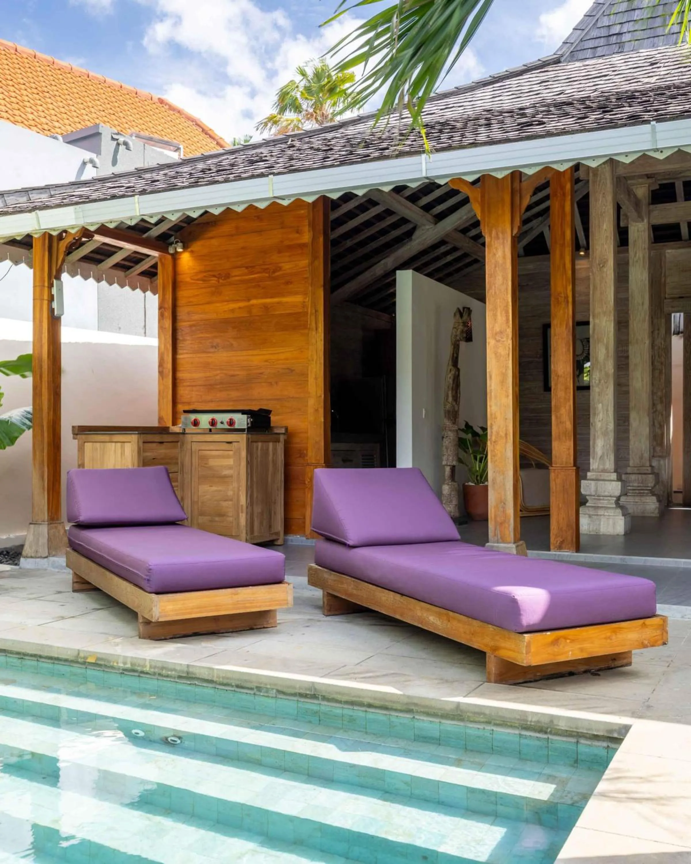 sunbed in Villa Du Bah - Cozy Tropical 3BR Villa 12min To Beach