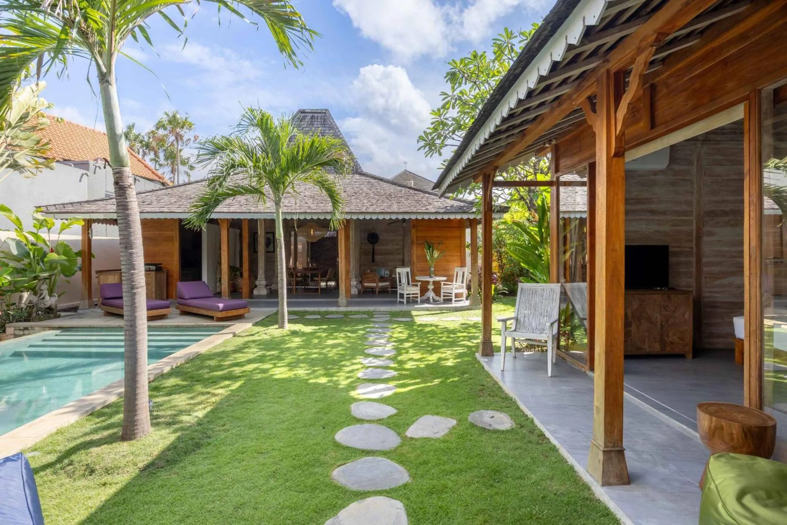 Property building in Villa Du Bah - Cozy Tropical 3BR Villa 12min To Beach