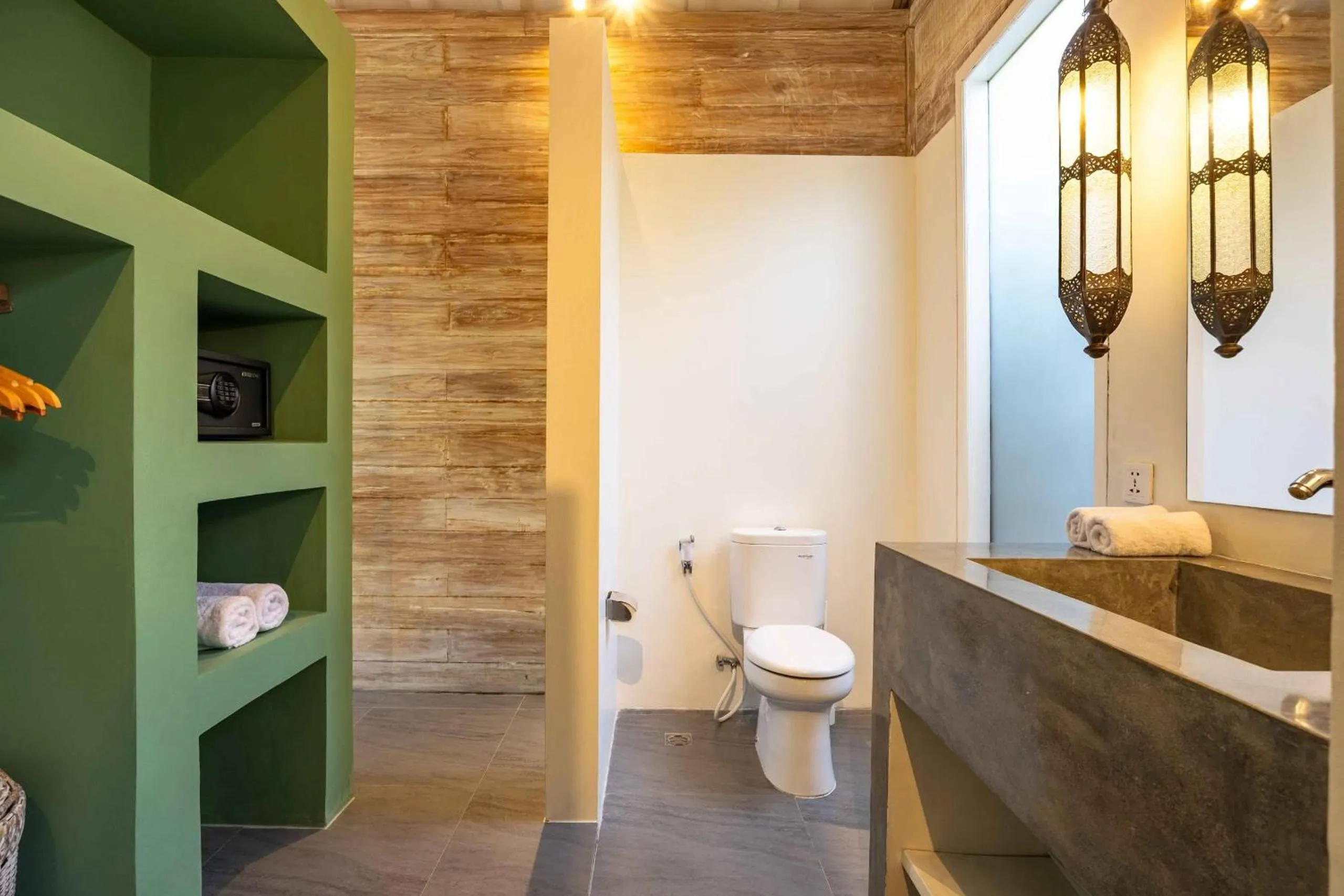 Shower in Villa Du Bah - Cozy Tropical 3BR Villa 12min To Beach