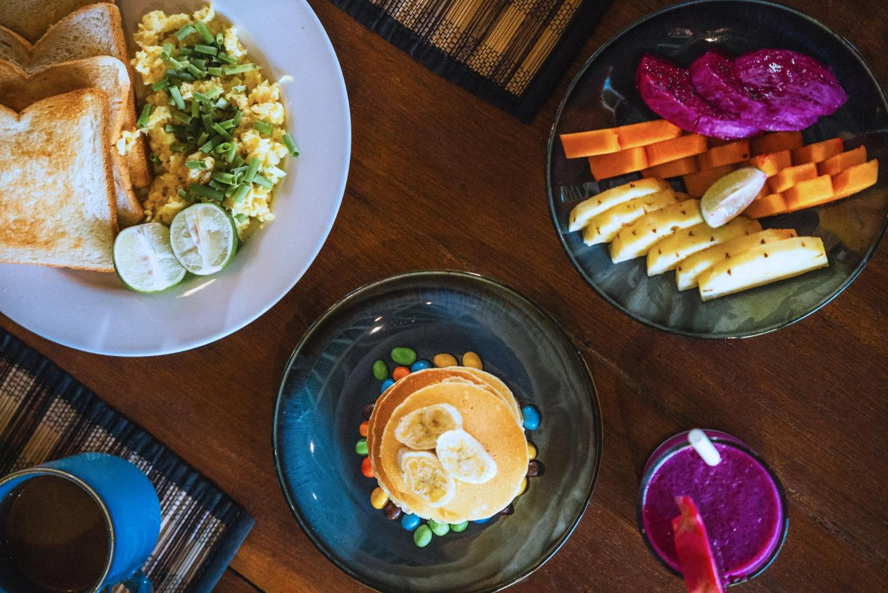 Breakfast in Villa Du Bah - Cozy Tropical 3BR Villa 12min To Beach