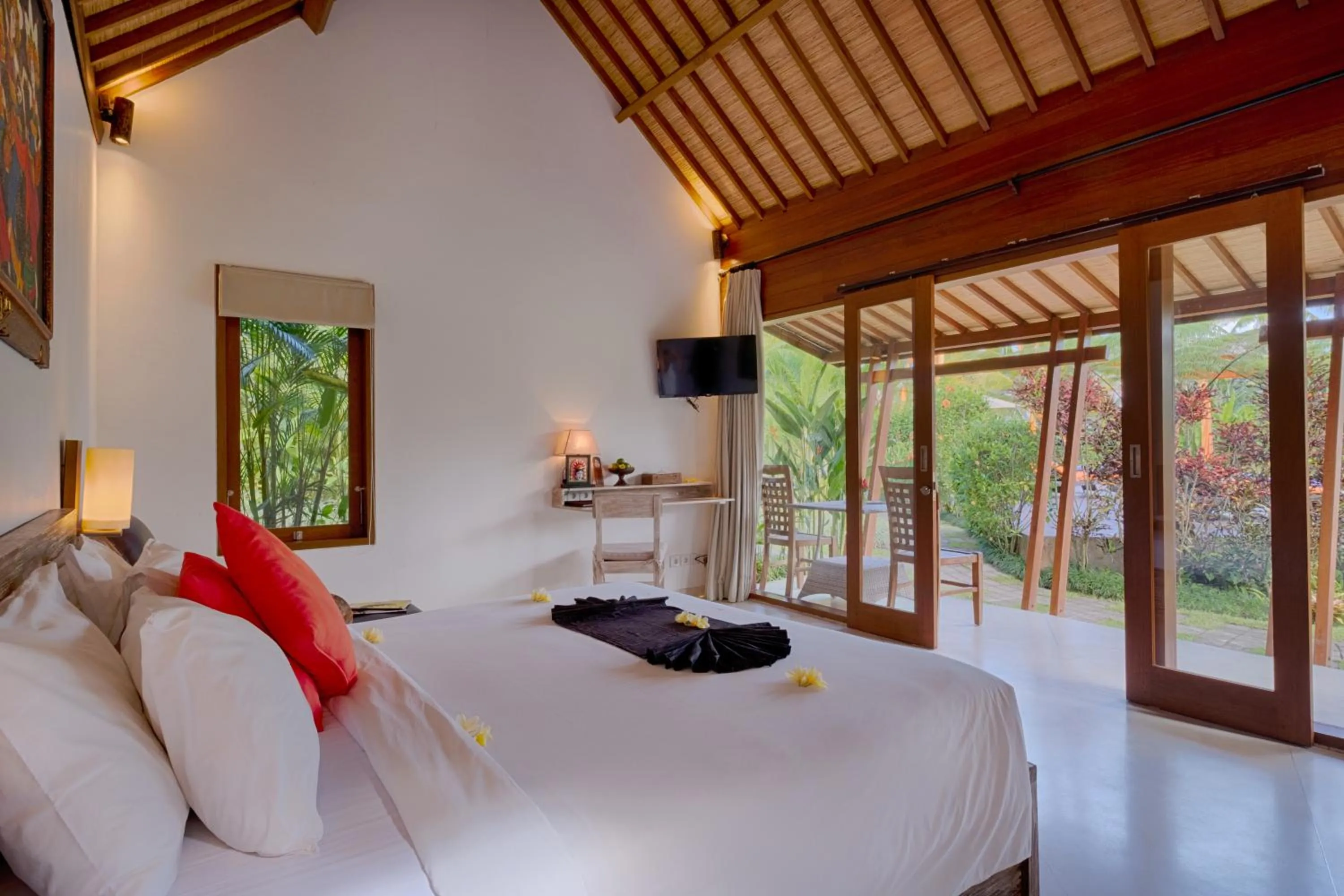 Garden view, Bed in Villa Tegal Tis Ubud