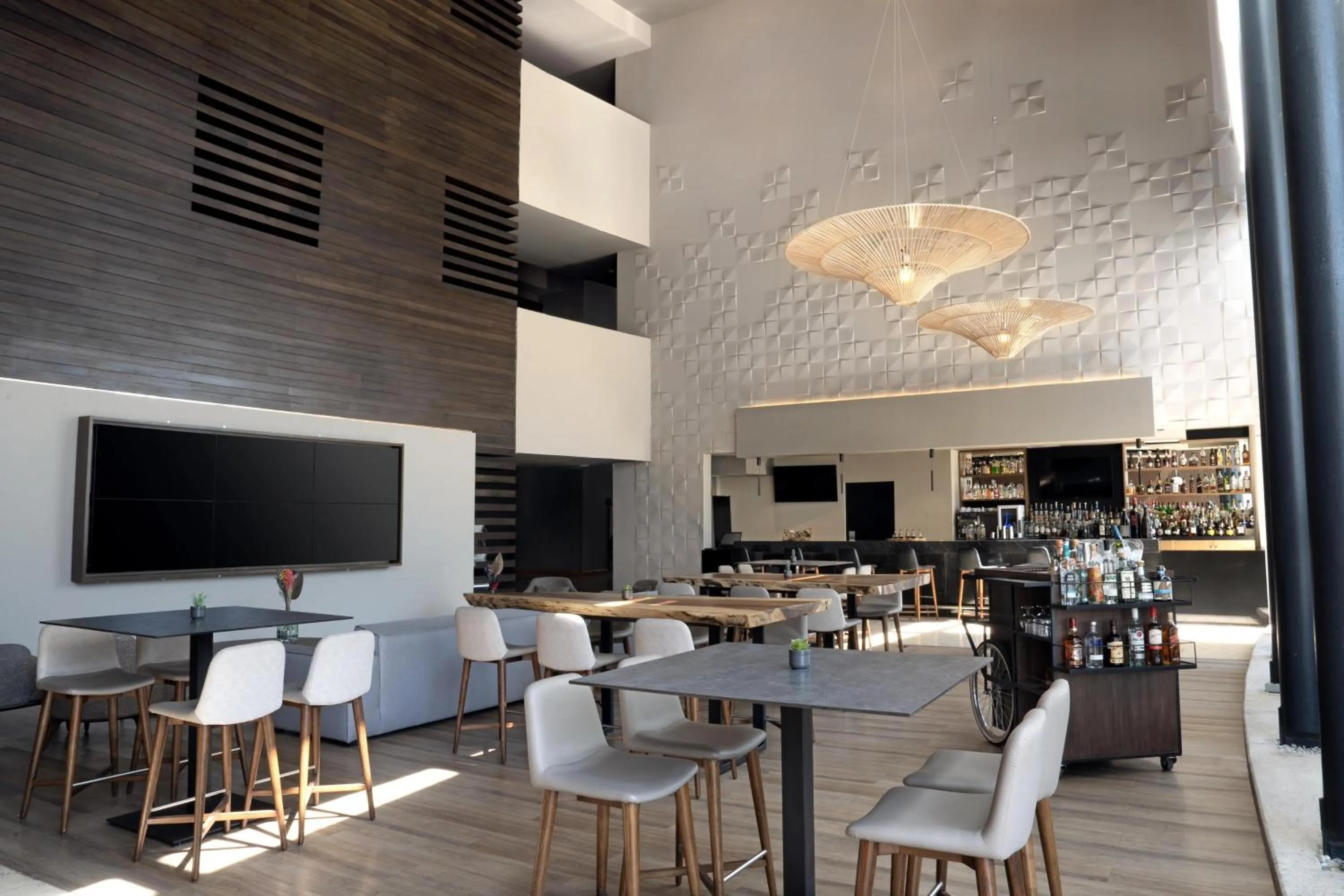 Restaurant/places to eat in NH Collection Mexico City Airport T2