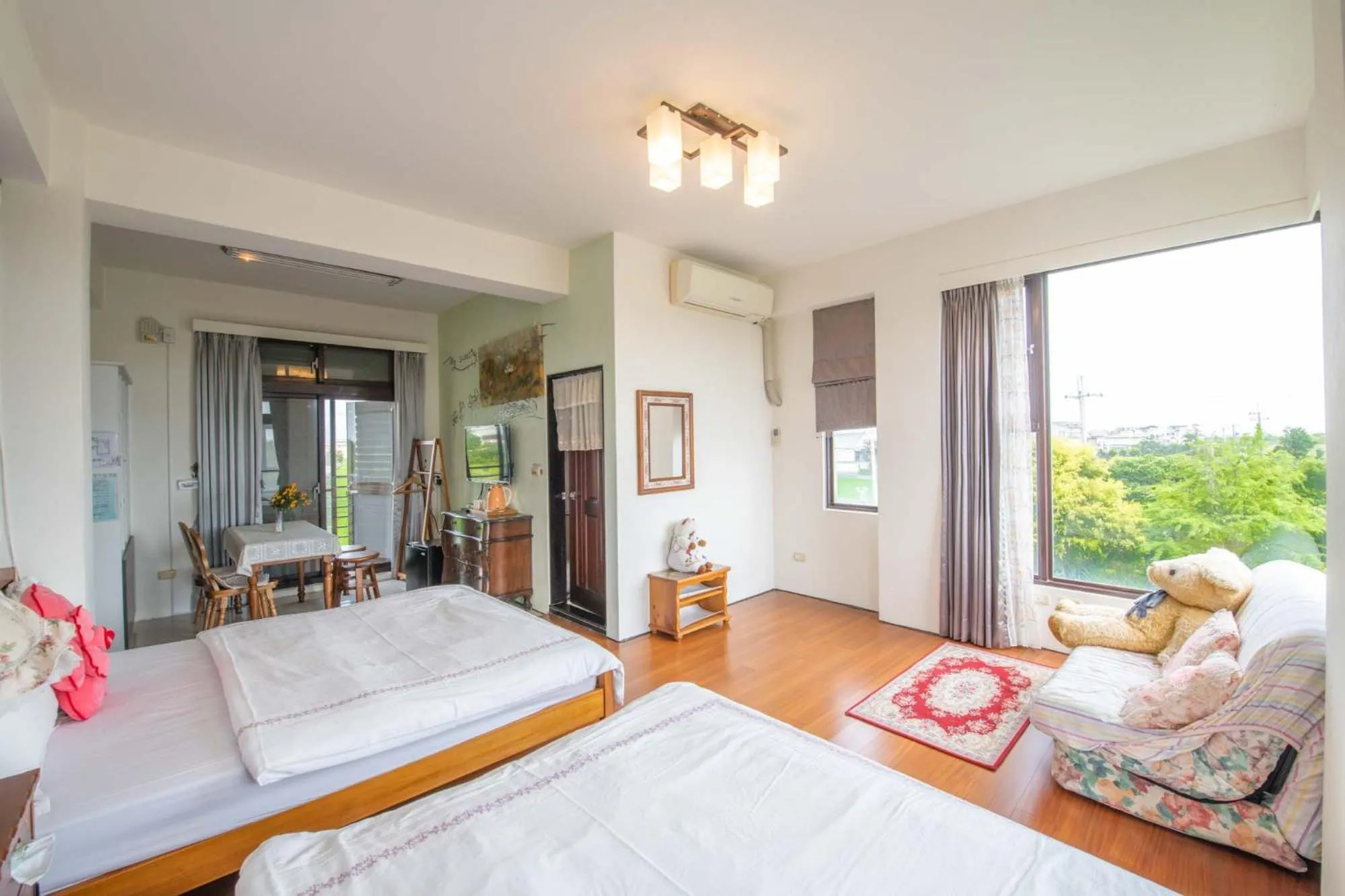 Photo of the whole room, Bed in My Sweetie B&B