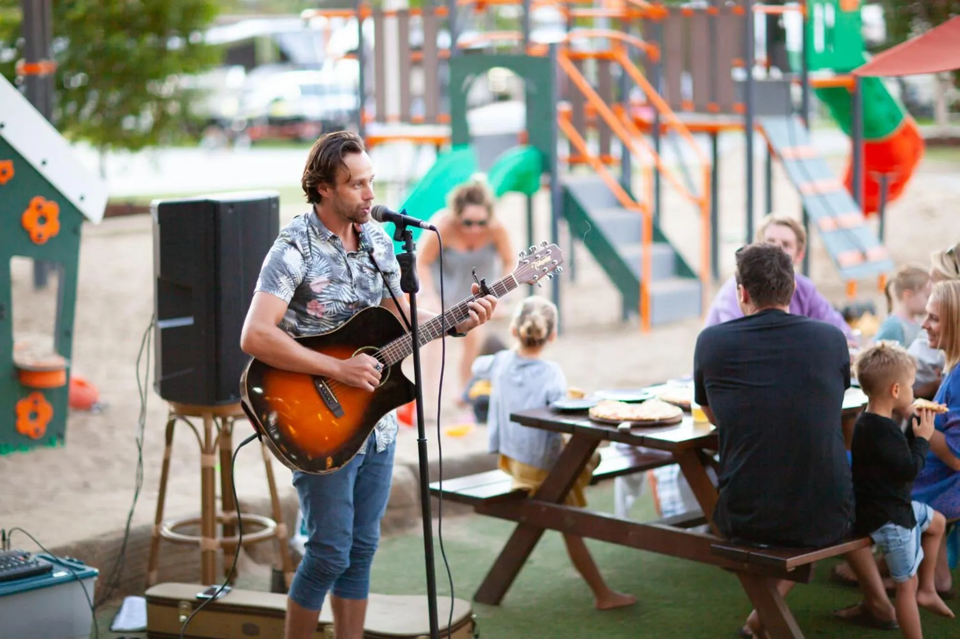 Evening entertainment in Ingenia Holidays Rivershore