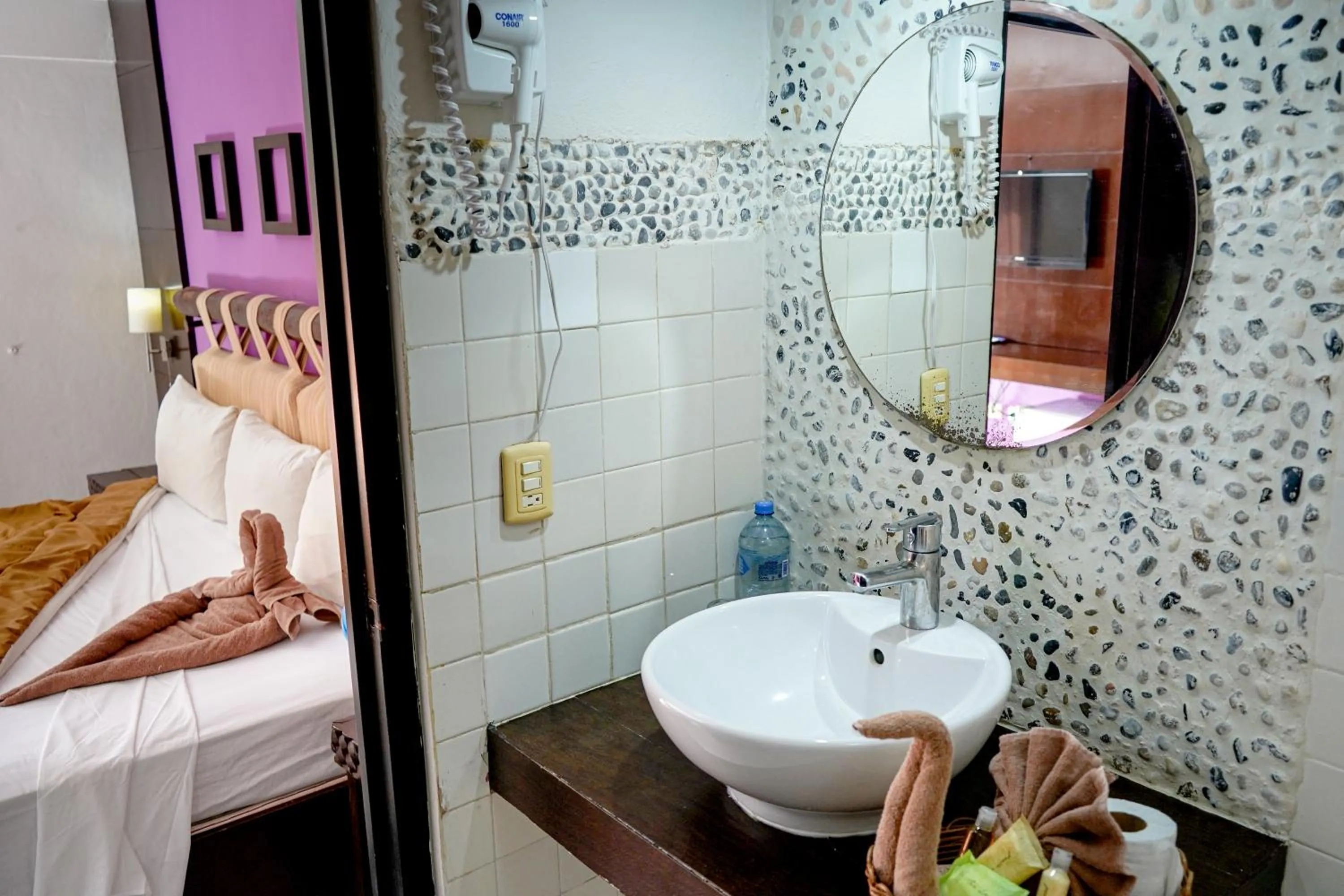 Bathroom in Hotel Vista del Mar with Beach Club access included