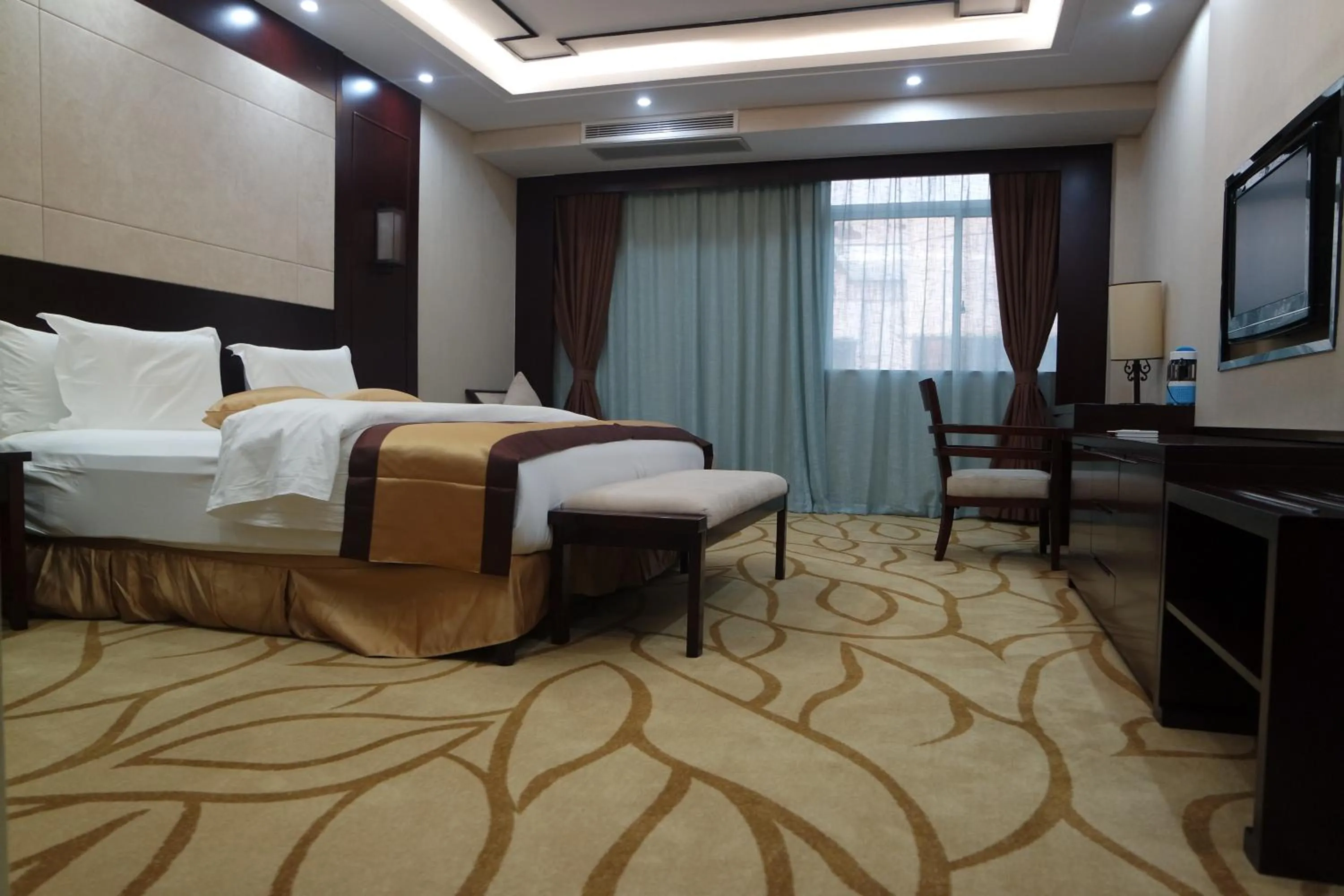 TV and multimedia in Kololo Courts Hotel and Restaurant Kampala