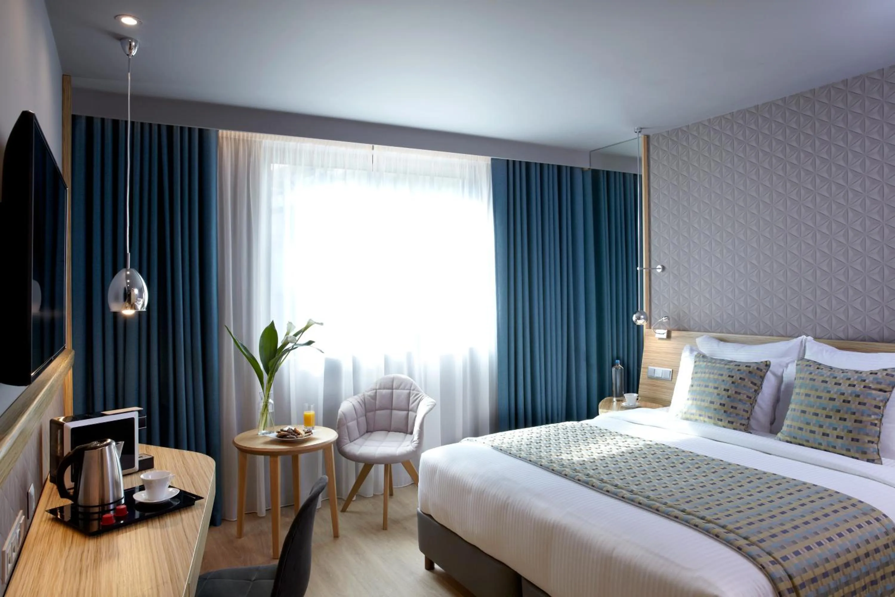 Bed in Zeus Wyndham Grand Athens