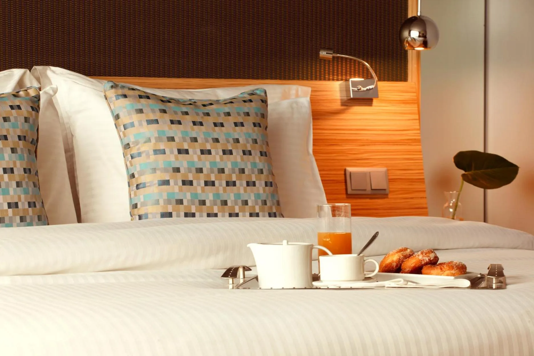 Bed in Zeus Wyndham Grand Athens