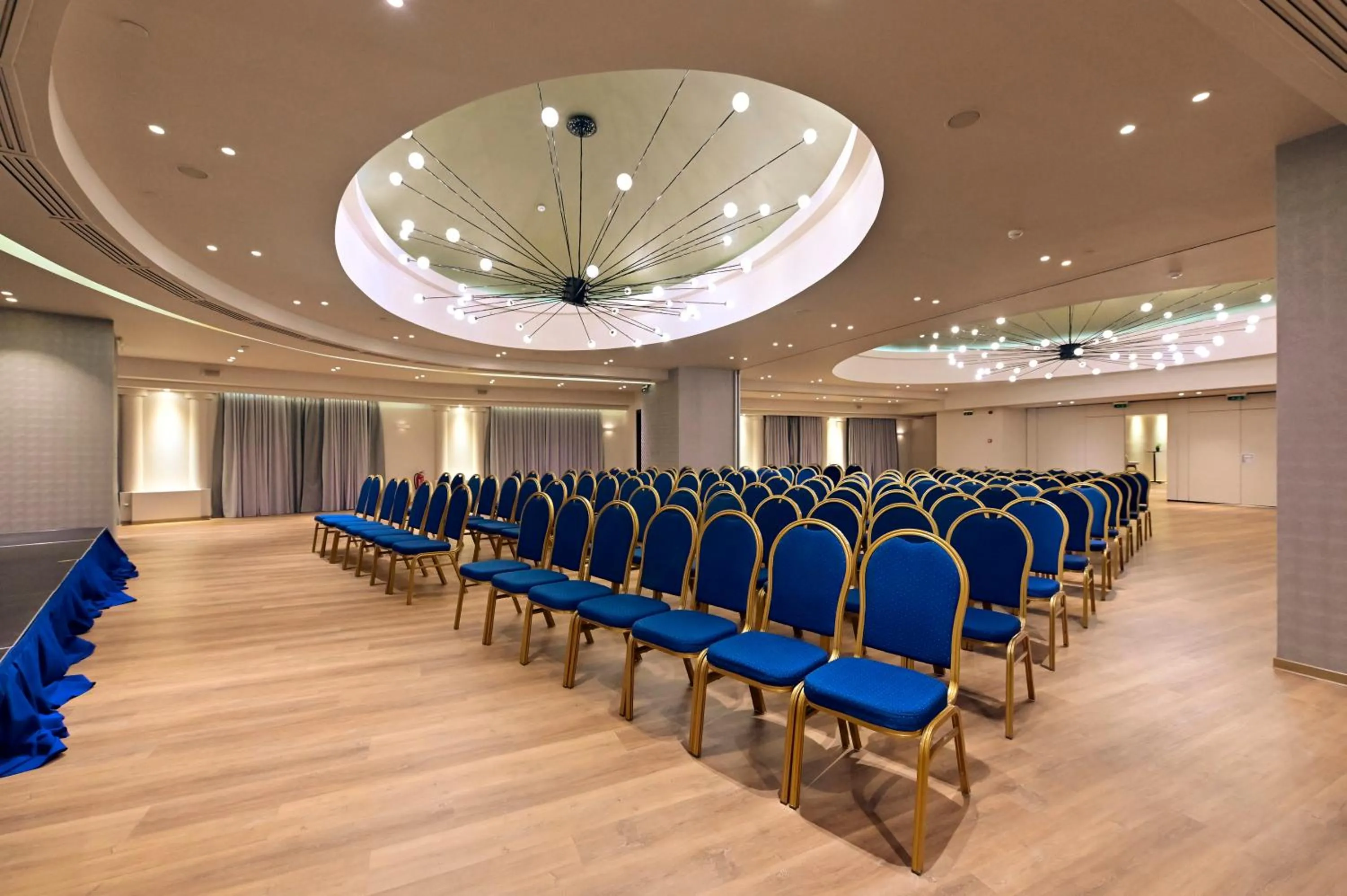 Zeus Wyndham Grand Athens