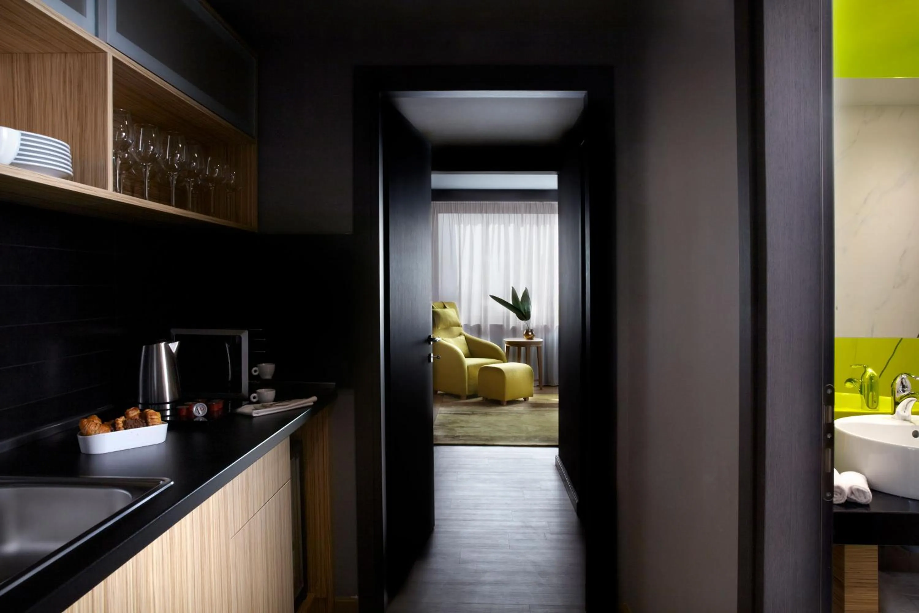 Coffee/tea facilities, Bed in Zeus Wyndham Grand Athens