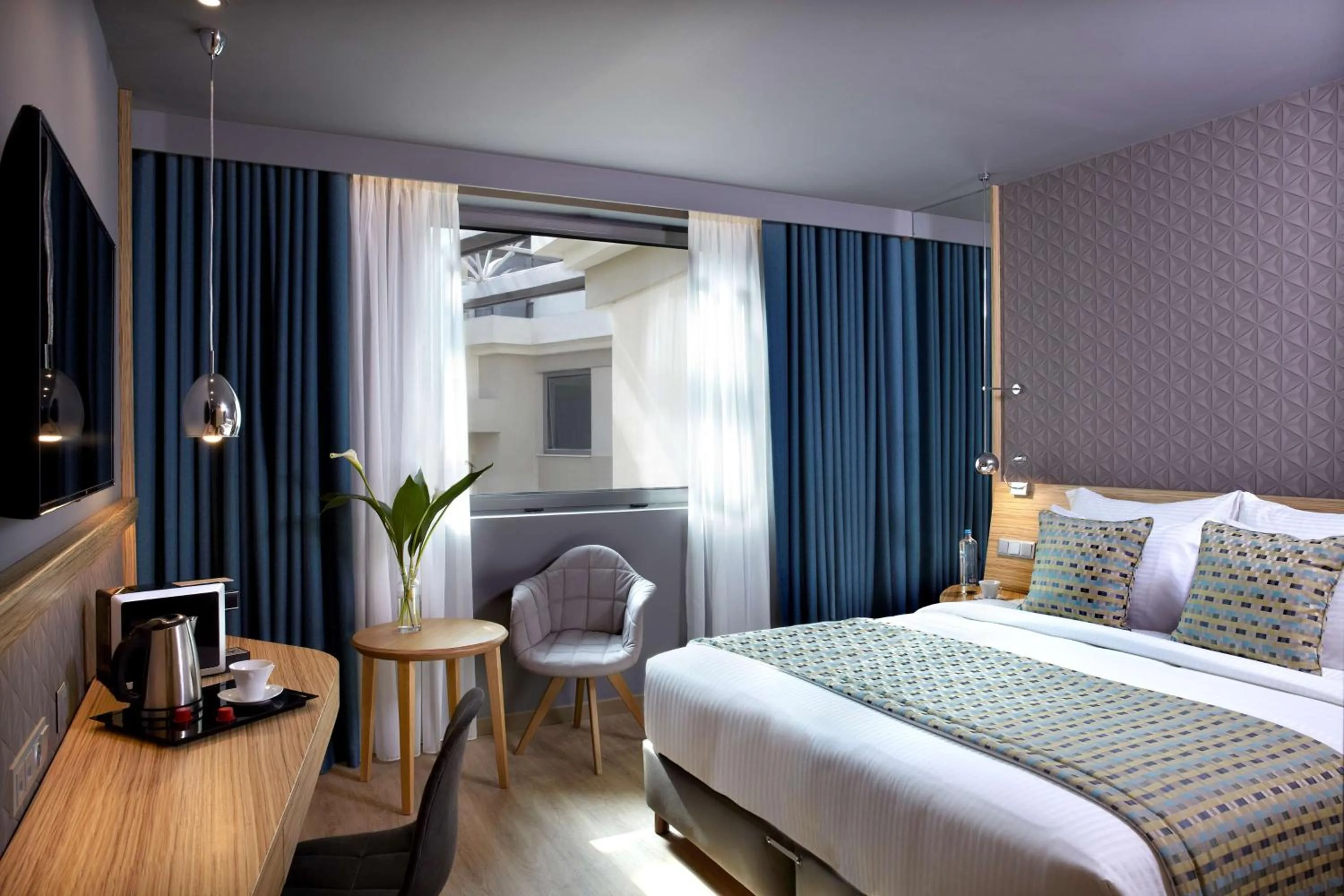 Photo of the whole room, Bed in Zeus Wyndham Grand Athens