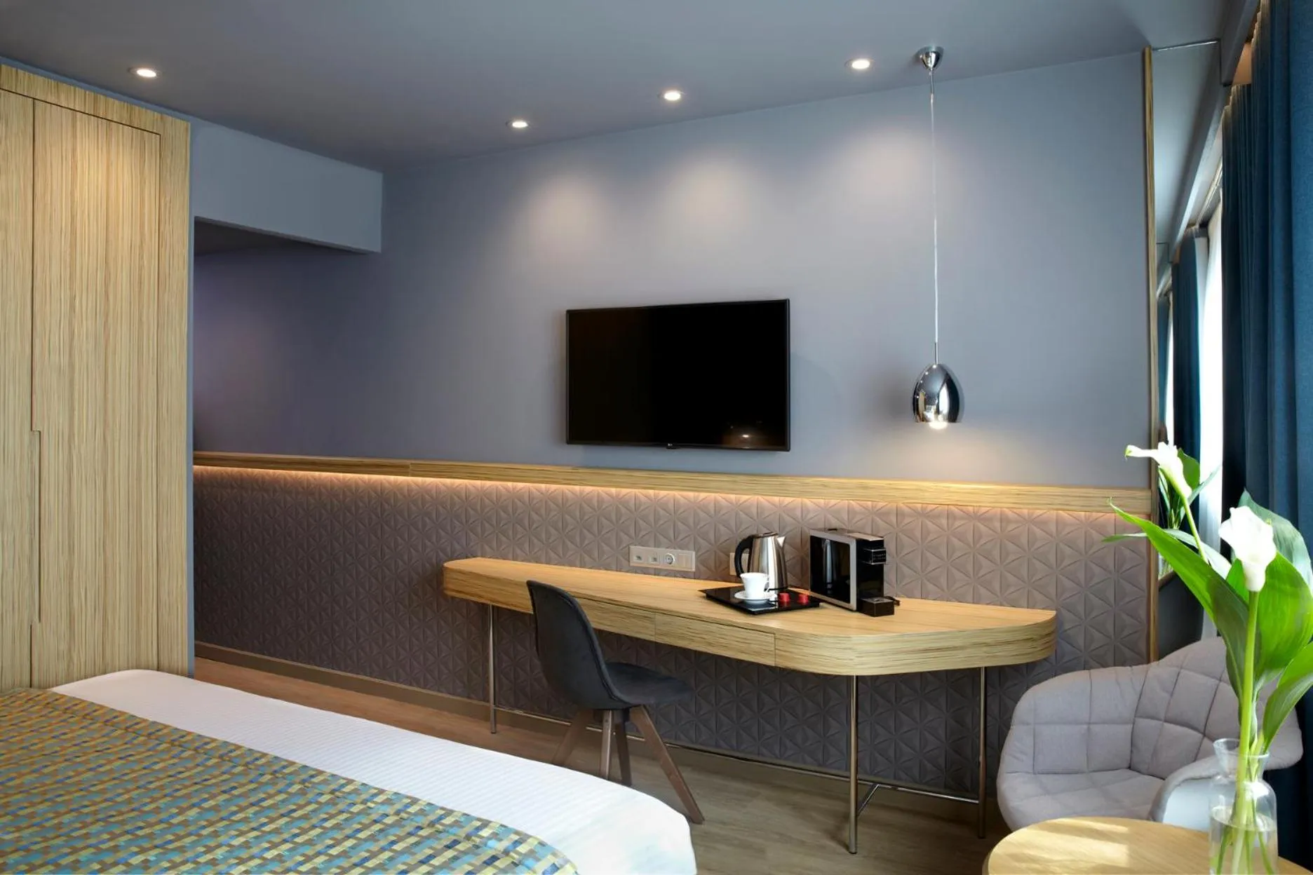 TV and multimedia, Bed in Zeus Wyndham Grand Athens