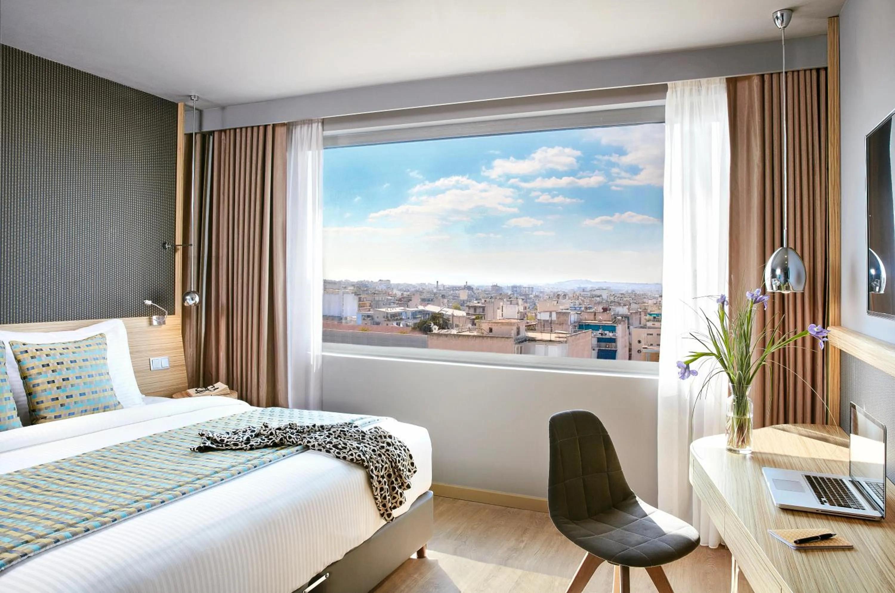 Day, Bed in Zeus Wyndham Grand Athens