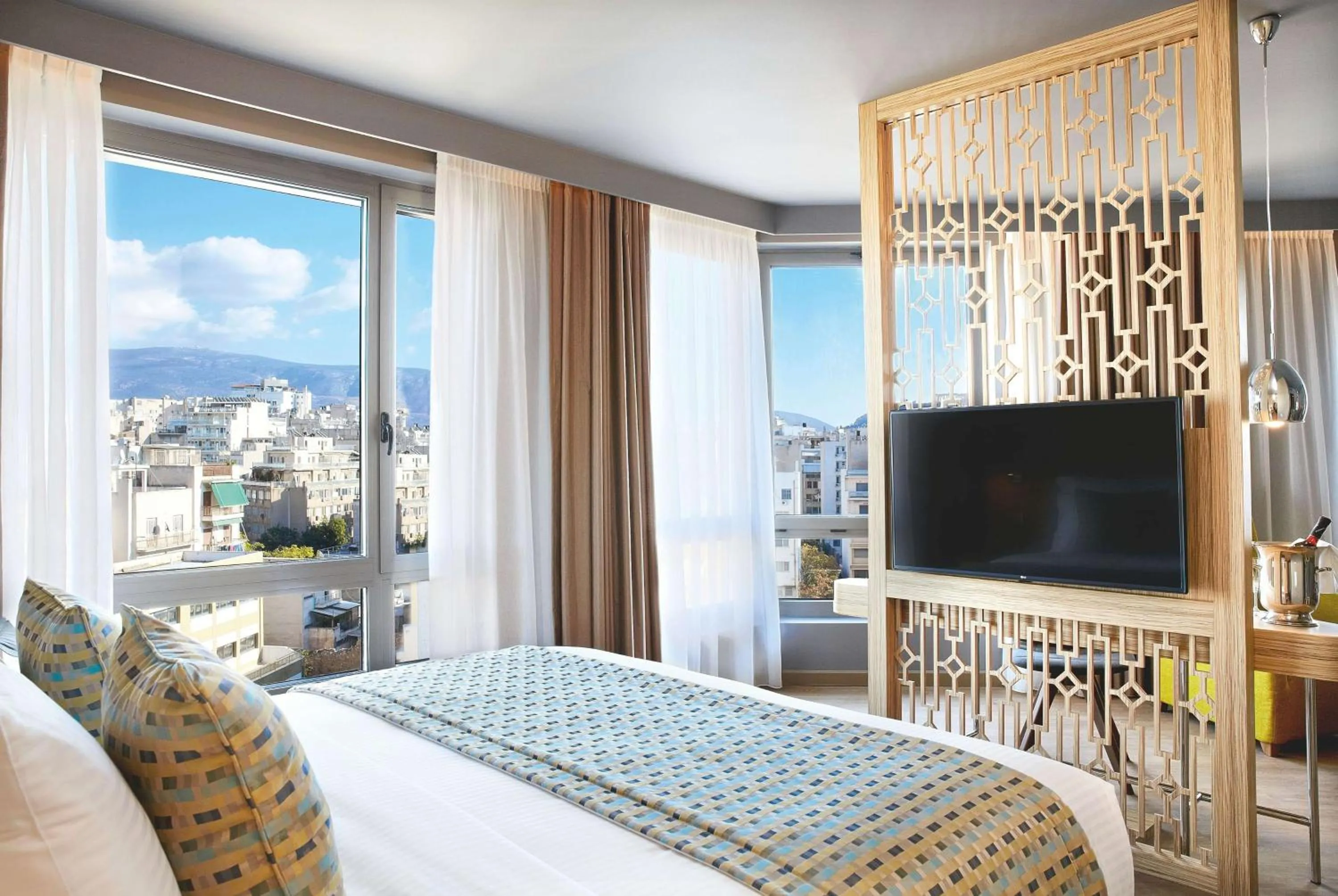 Bed in Zeus Wyndham Grand Athens