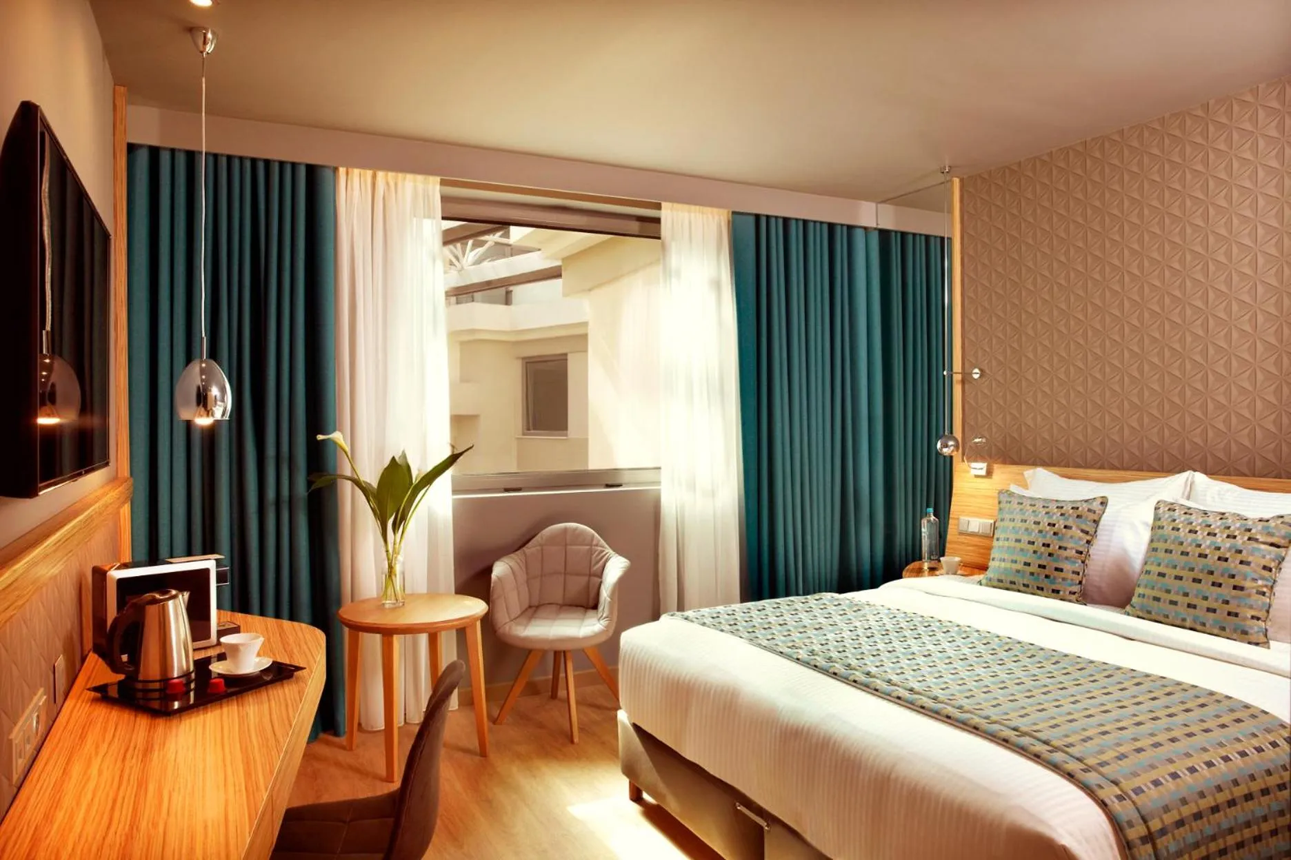 Bed in Zeus Wyndham Grand Athens