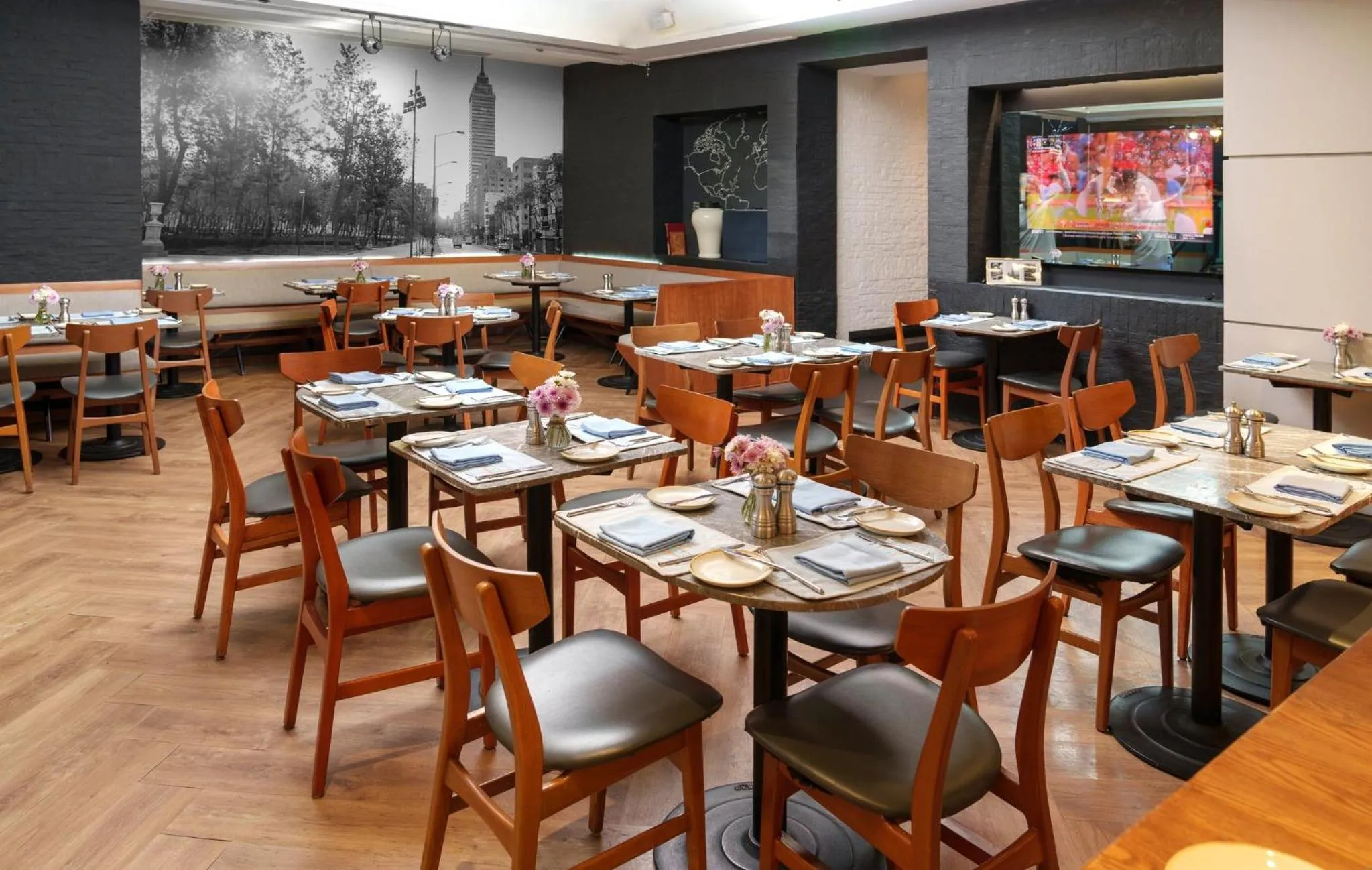 Restaurant/places to eat in Presidente InterContinental Mexico City by IHG