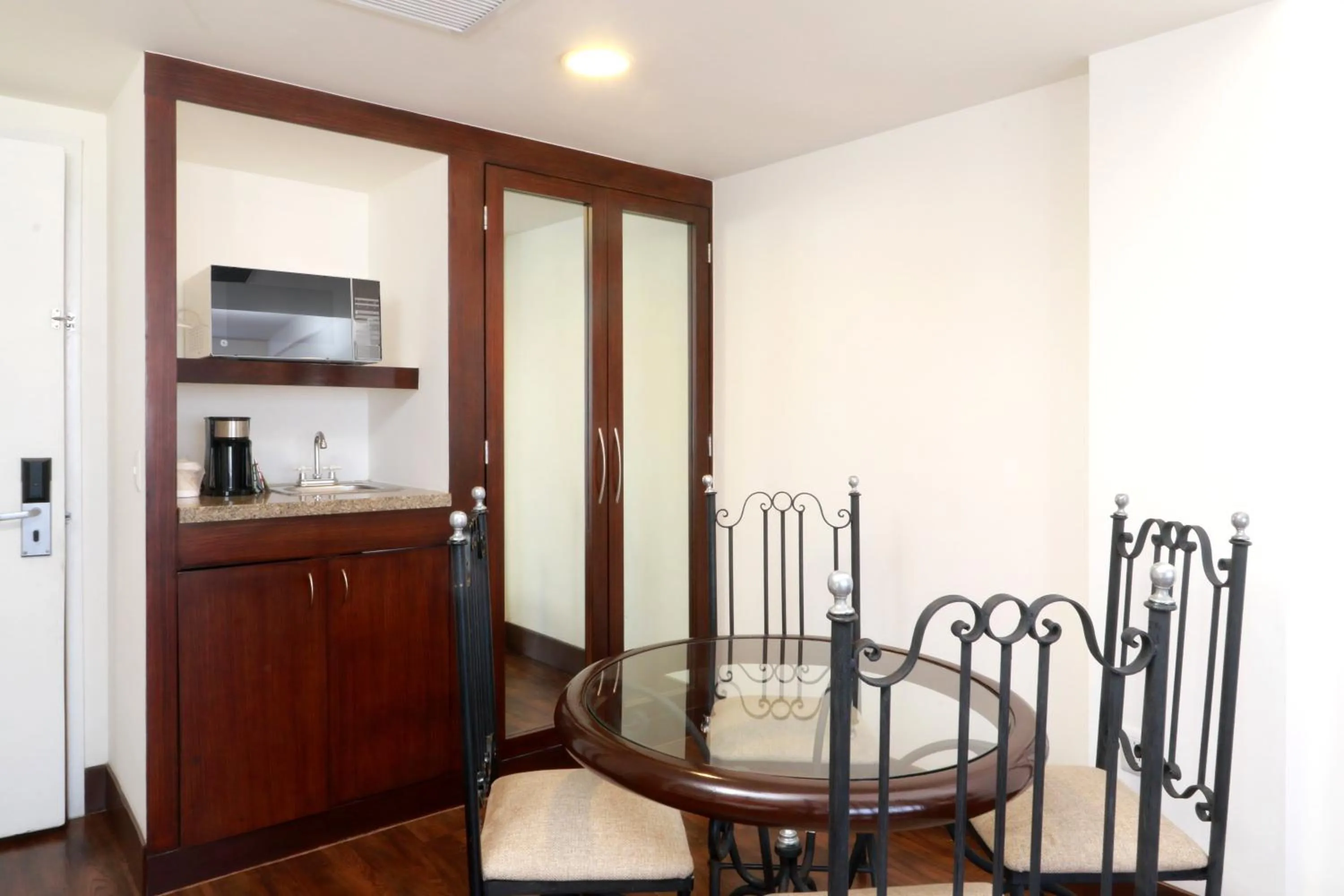 Photo of the whole room in Holiday Inn Hotel & Suites Centro Historico by IHG