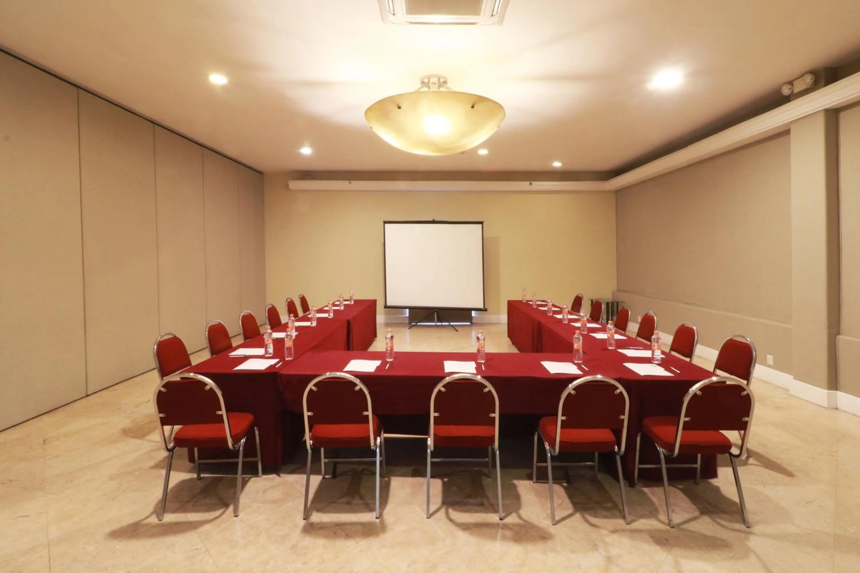 Meeting/conference room in Holiday Inn Hotel & Suites Centro Historico by IHG