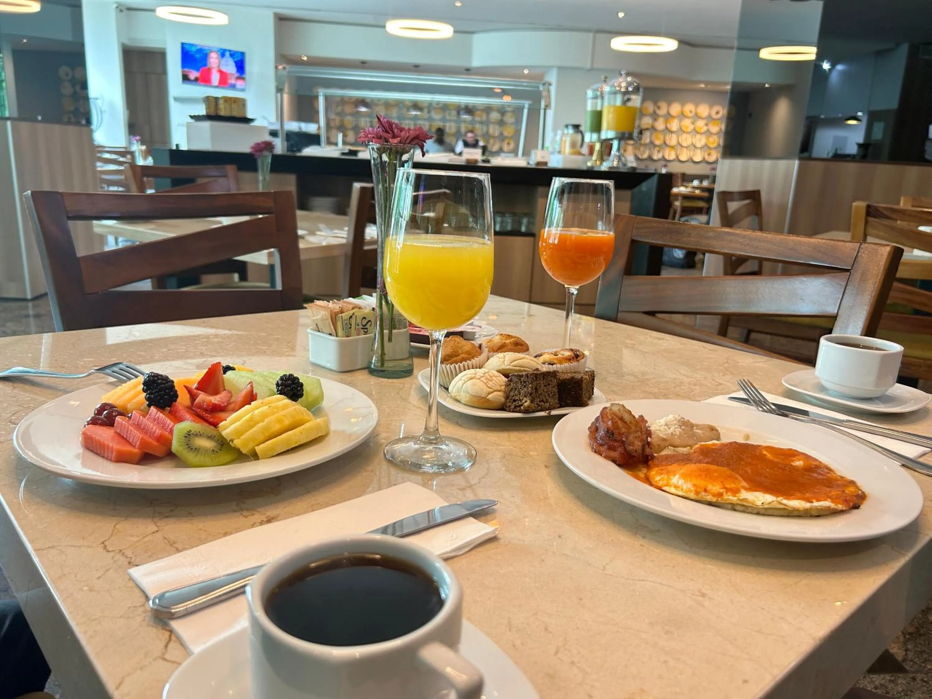 Breakfast in Holiday Inn Guadalajara Select by IHG