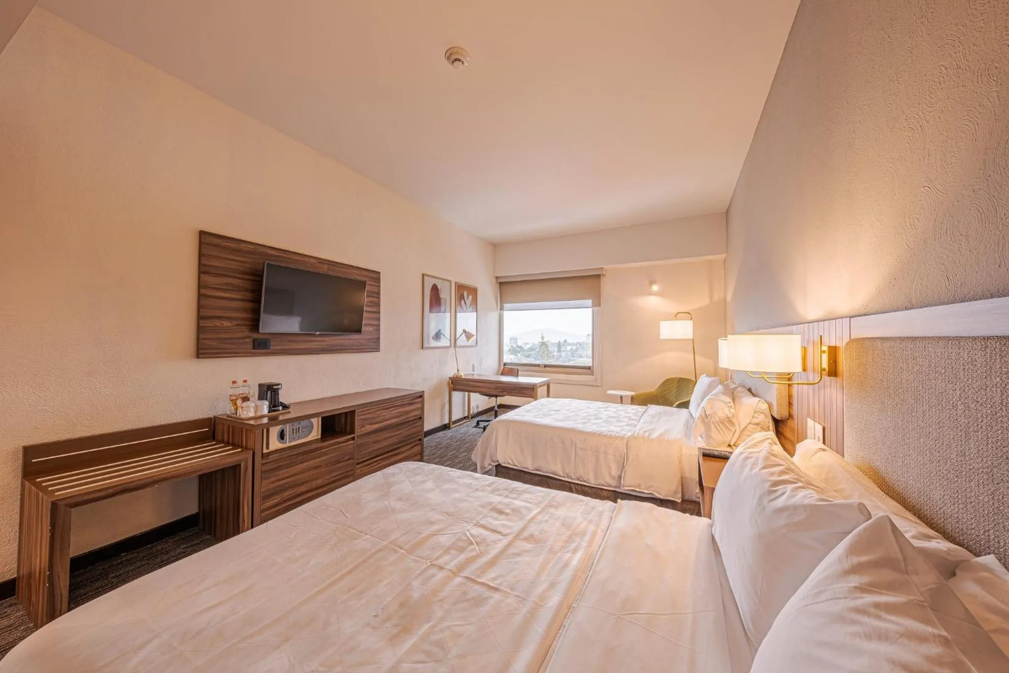 Photo of the whole room, Bed in Holiday Inn Guadalajara Select by IHG