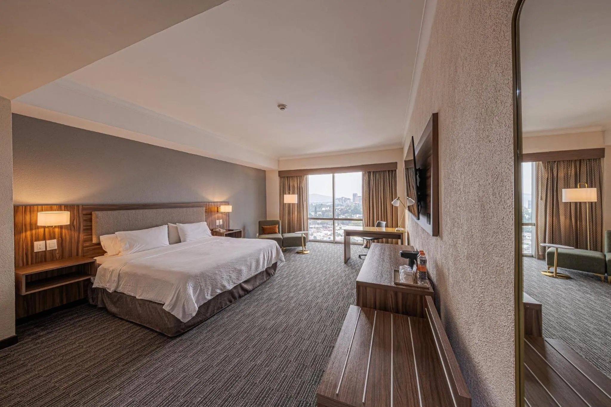 Photo of the whole room, Bed in Holiday Inn Guadalajara Select by IHG