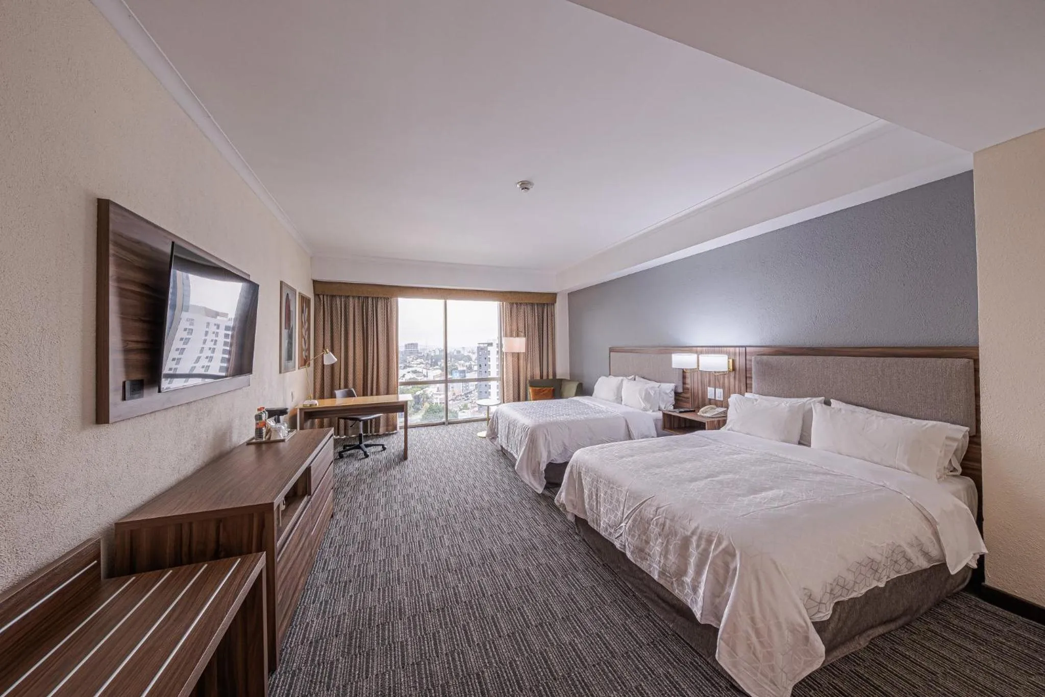 Photo of the whole room, Bed in Holiday Inn Guadalajara Select by IHG