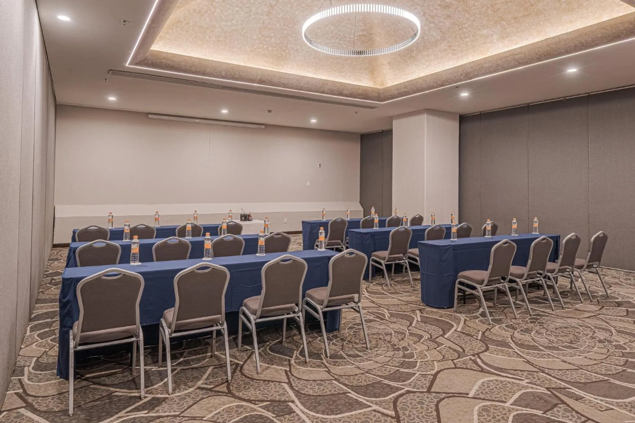 Meeting/conference room in Holiday Inn Guadalajara Select by IHG