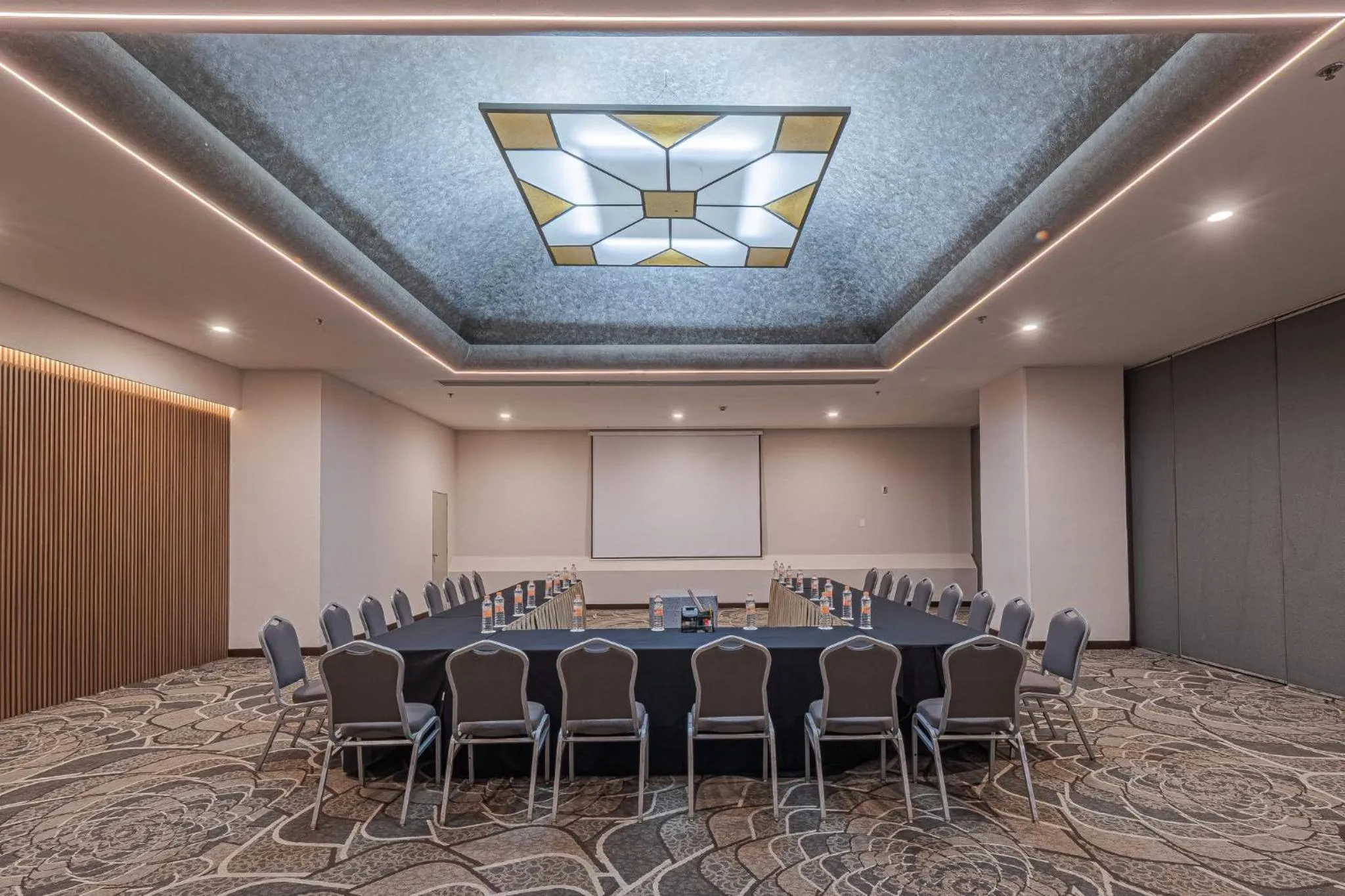 Meeting/conference room in Holiday Inn Guadalajara Select by IHG