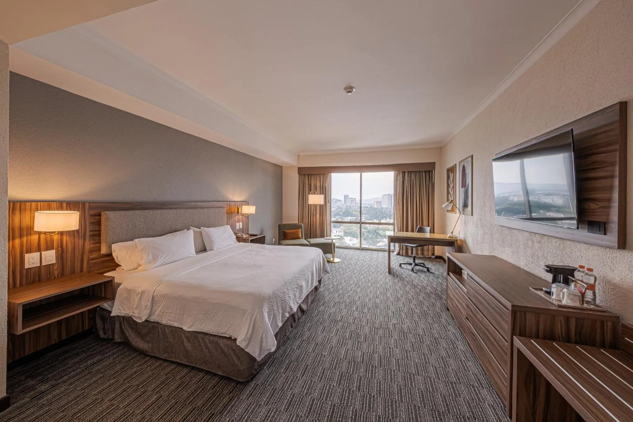 Photo of the whole room, Bed in Holiday Inn Guadalajara Select by IHG