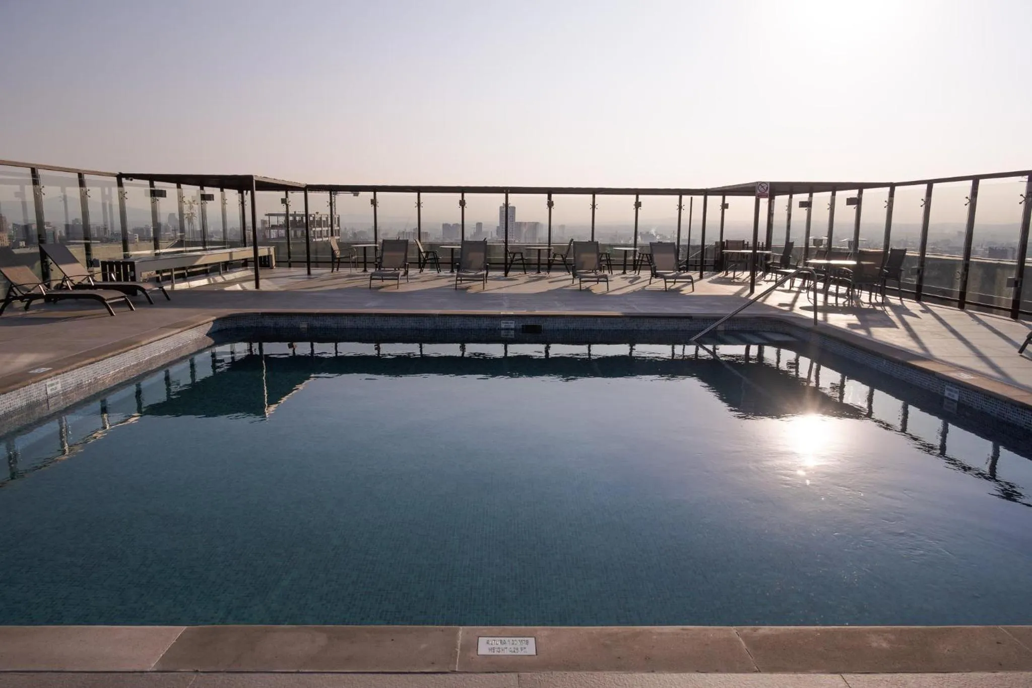 Swimming pool in Holiday Inn Guadalajara Select by IHG