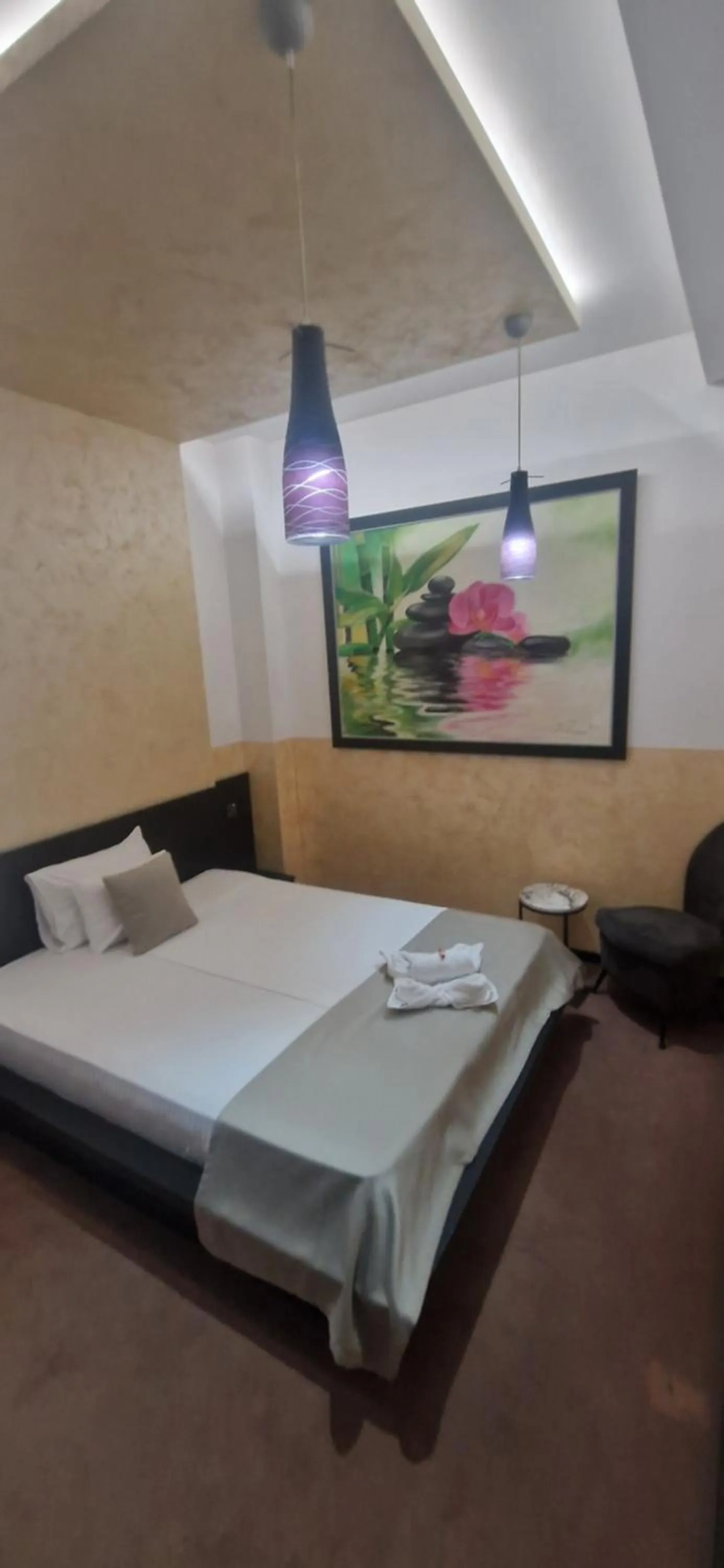 Bed in Garni Hotel Zen free parking