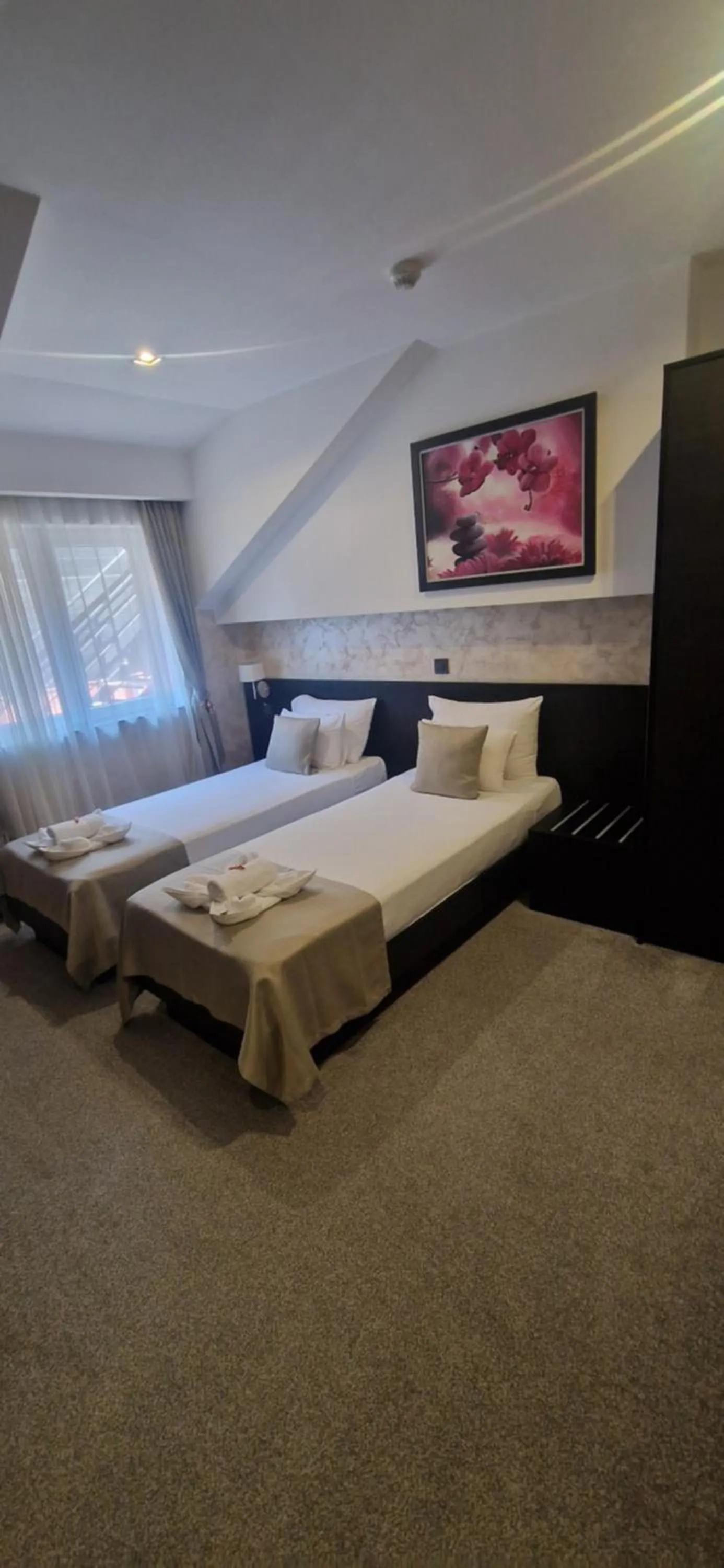 Bed in Garni Hotel Zen free parking