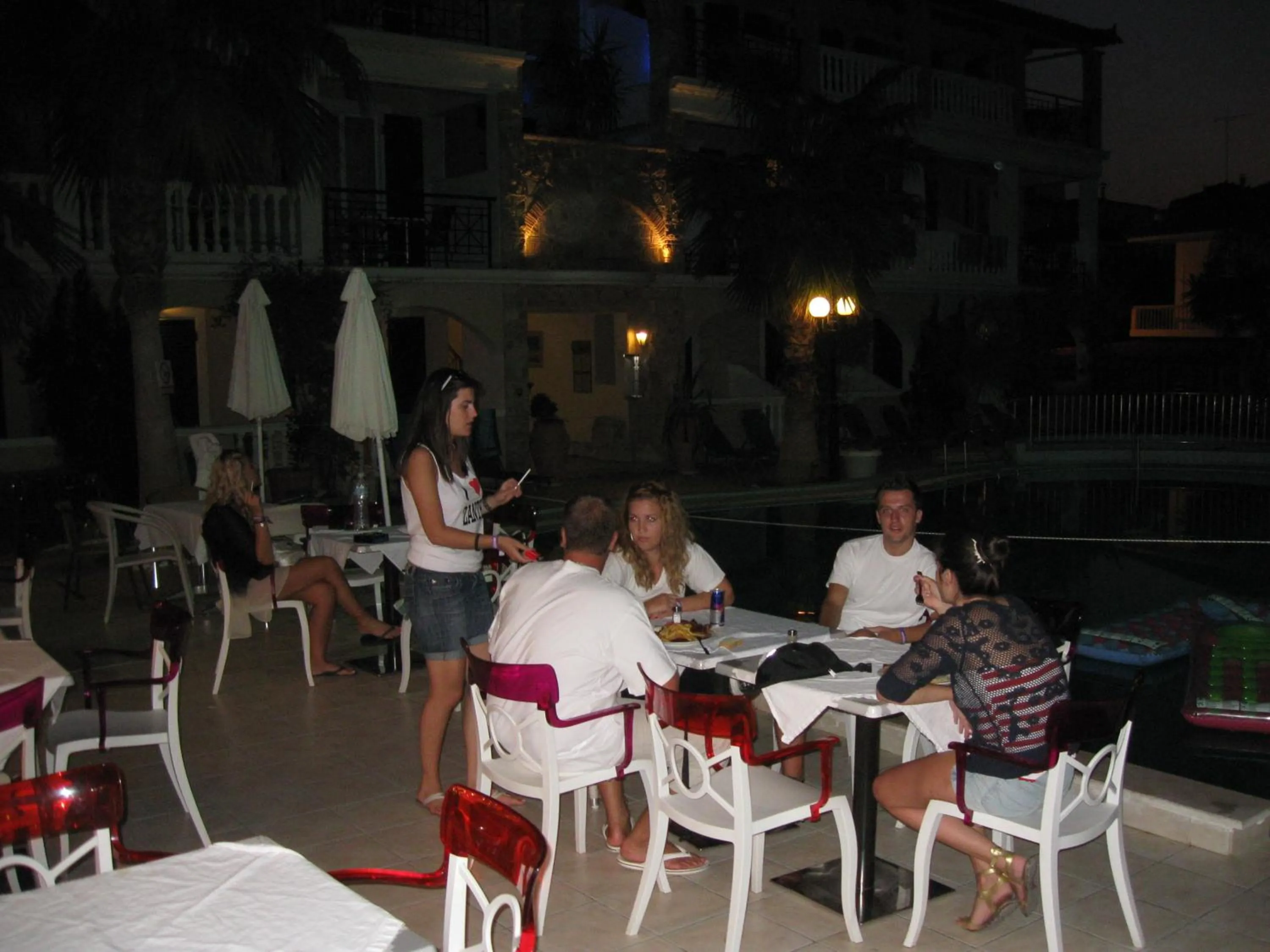 Restaurant/places to eat in Zante Plaza Hotel & Apartments