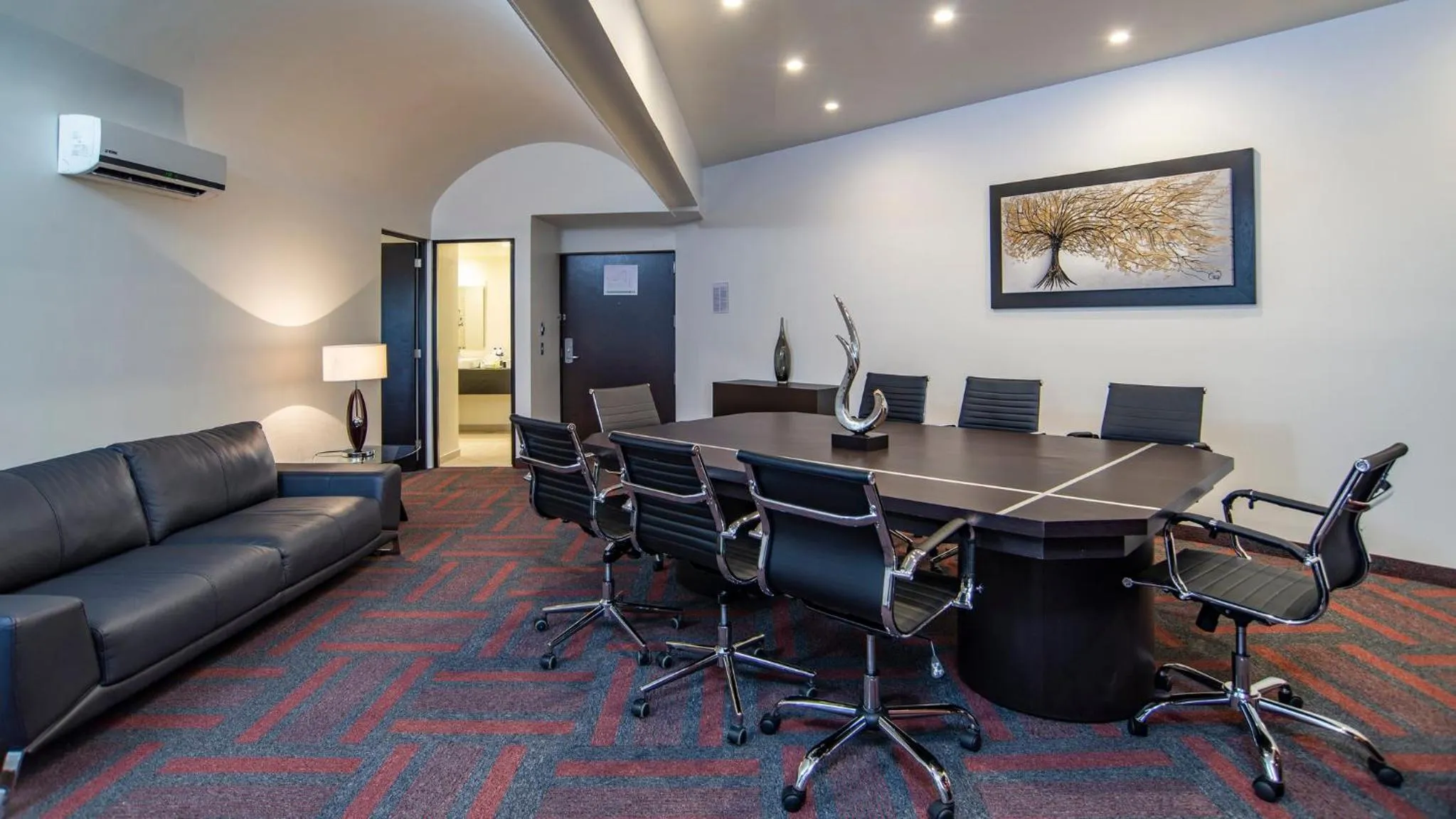 Photo of the whole room in Holiday Inn Mexico Dali Airport by IHG