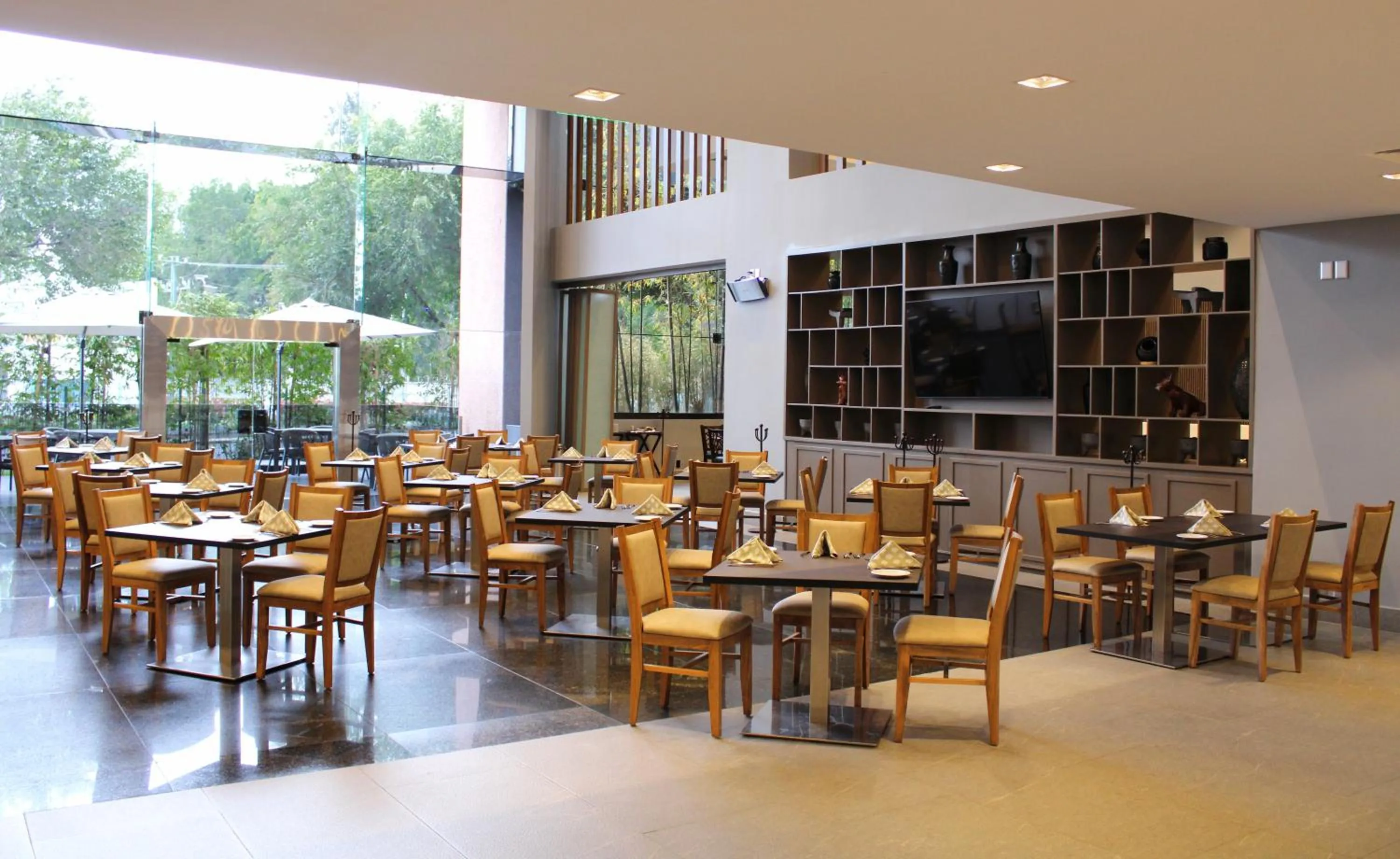 Restaurant/places to eat in Holiday Inn Mexico Dali Airport by IHG