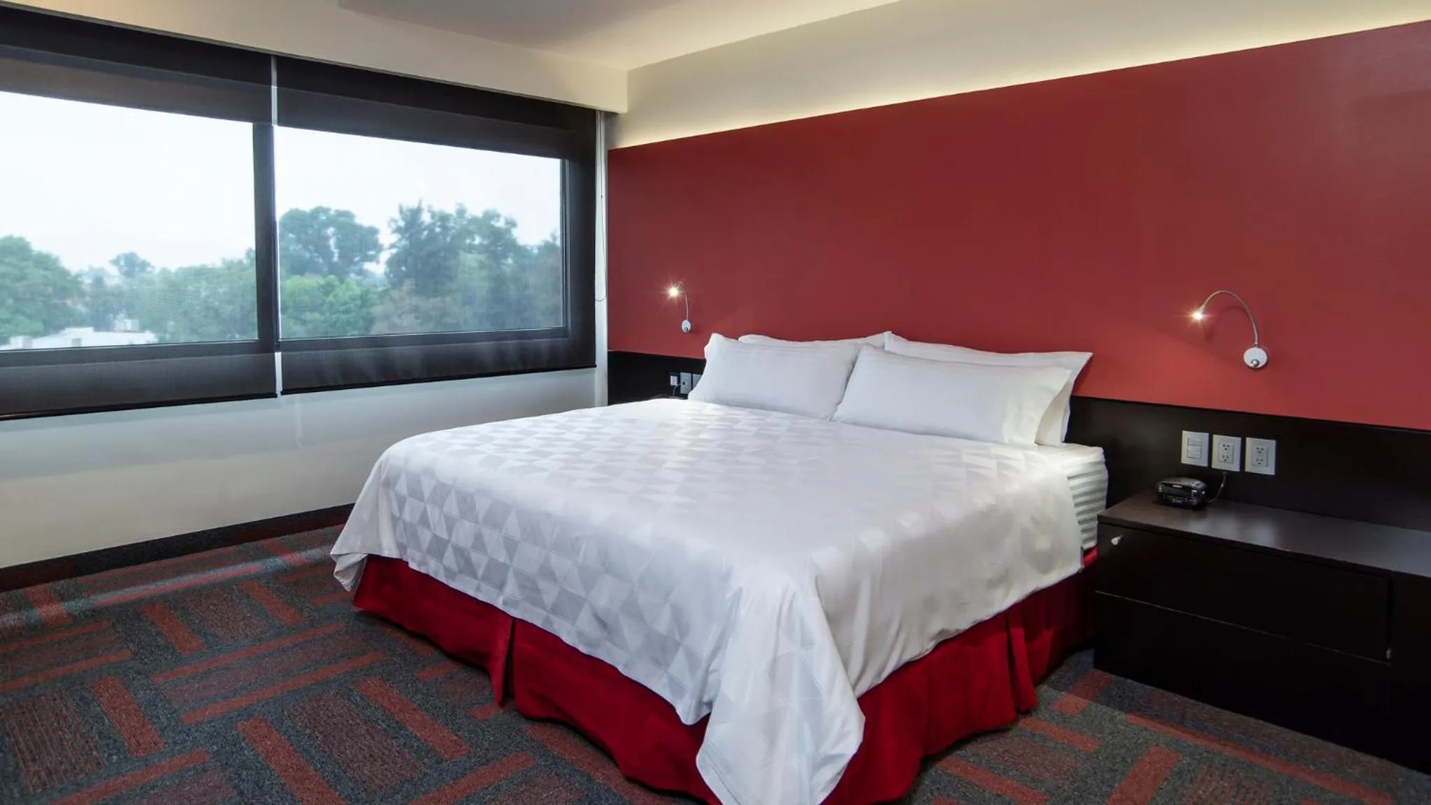 Photo of the whole room, Bed in Holiday Inn Mexico Dali Airport by IHG