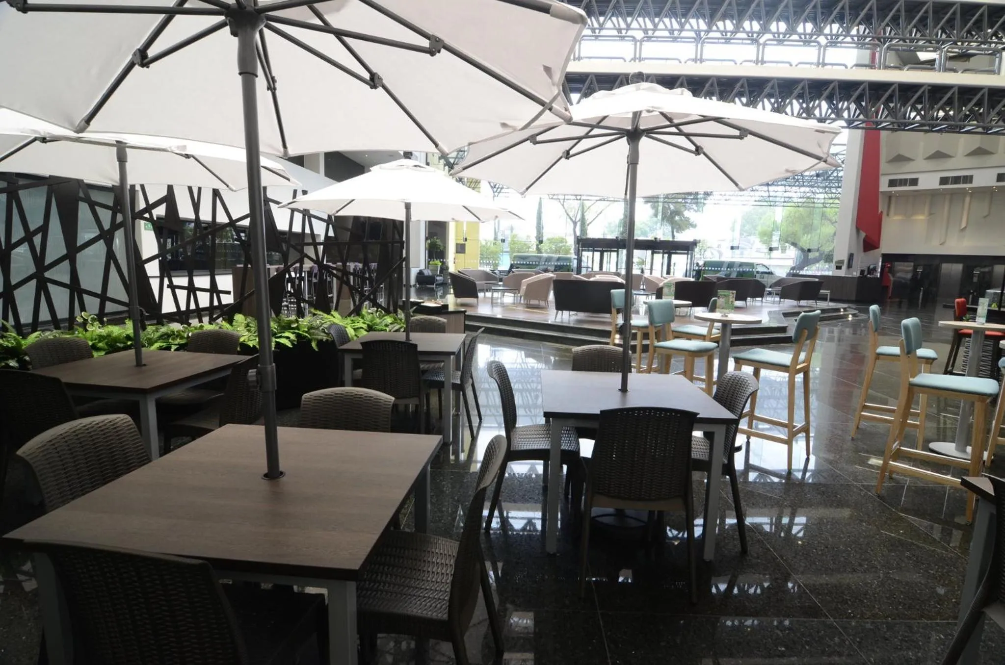 Lounge or bar in Holiday Inn Mexico Dali Airport by IHG