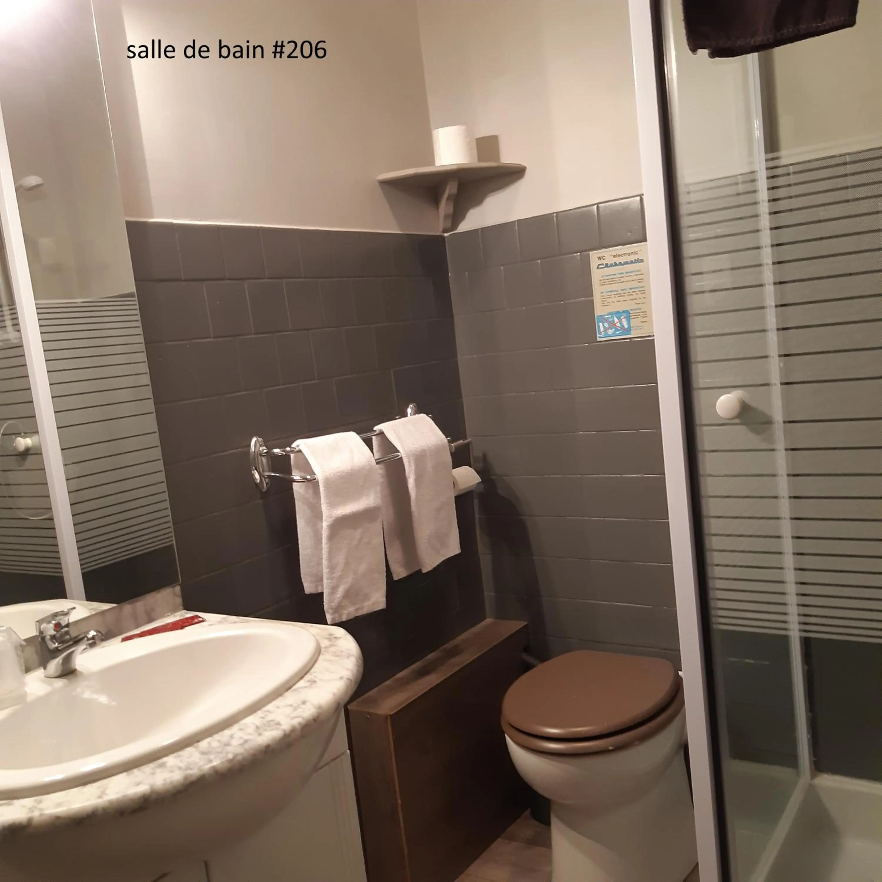 Bathroom in Hotel Valérie