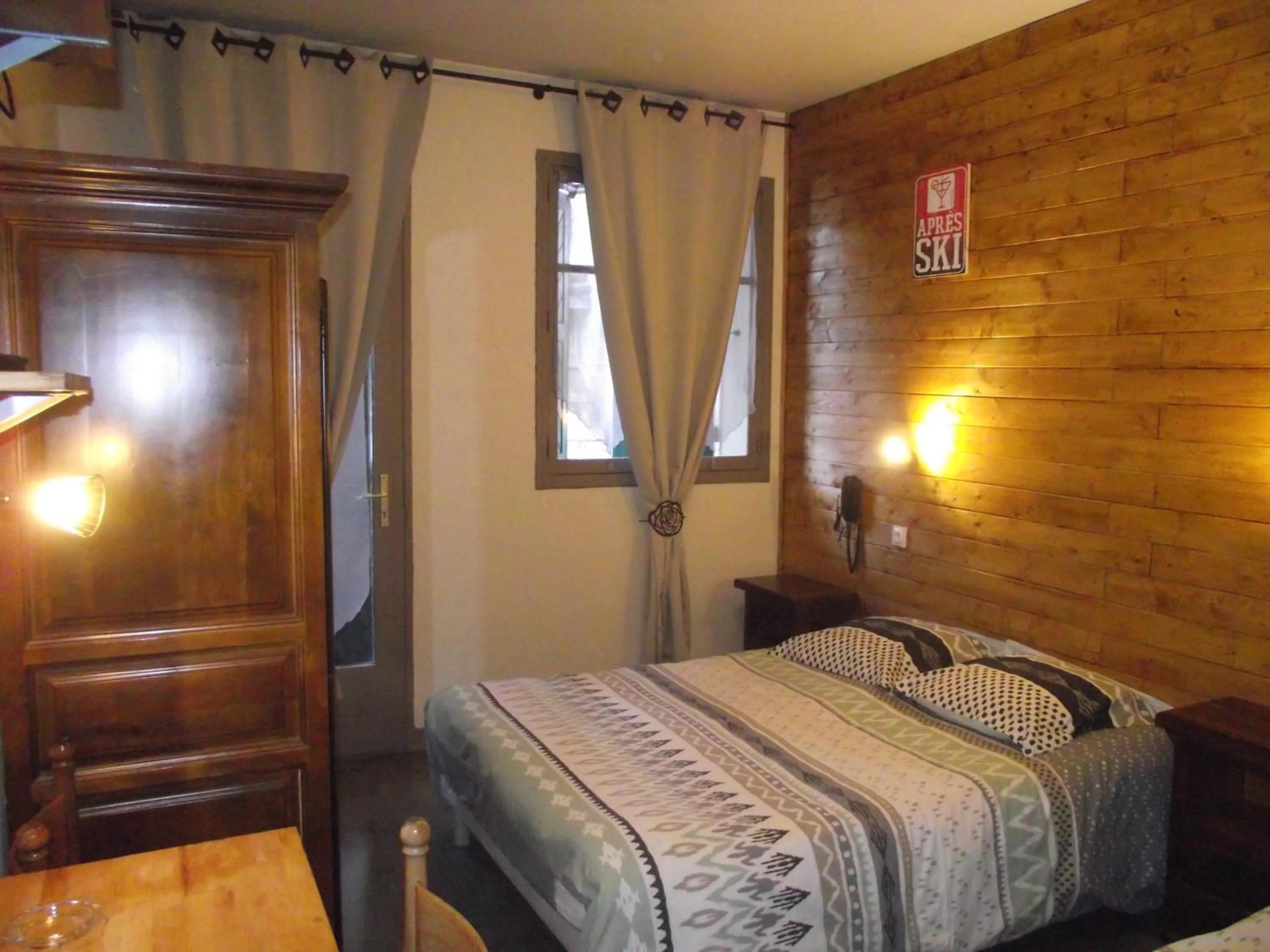 Photo of the whole room, Bed in Hotel Valérie